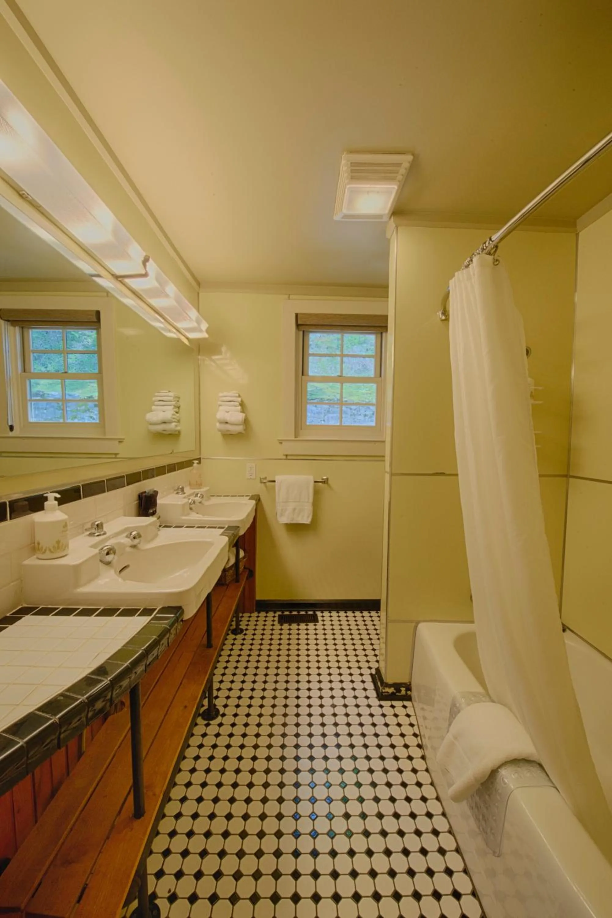 Shower in Historic Tapoco Lodge Resort