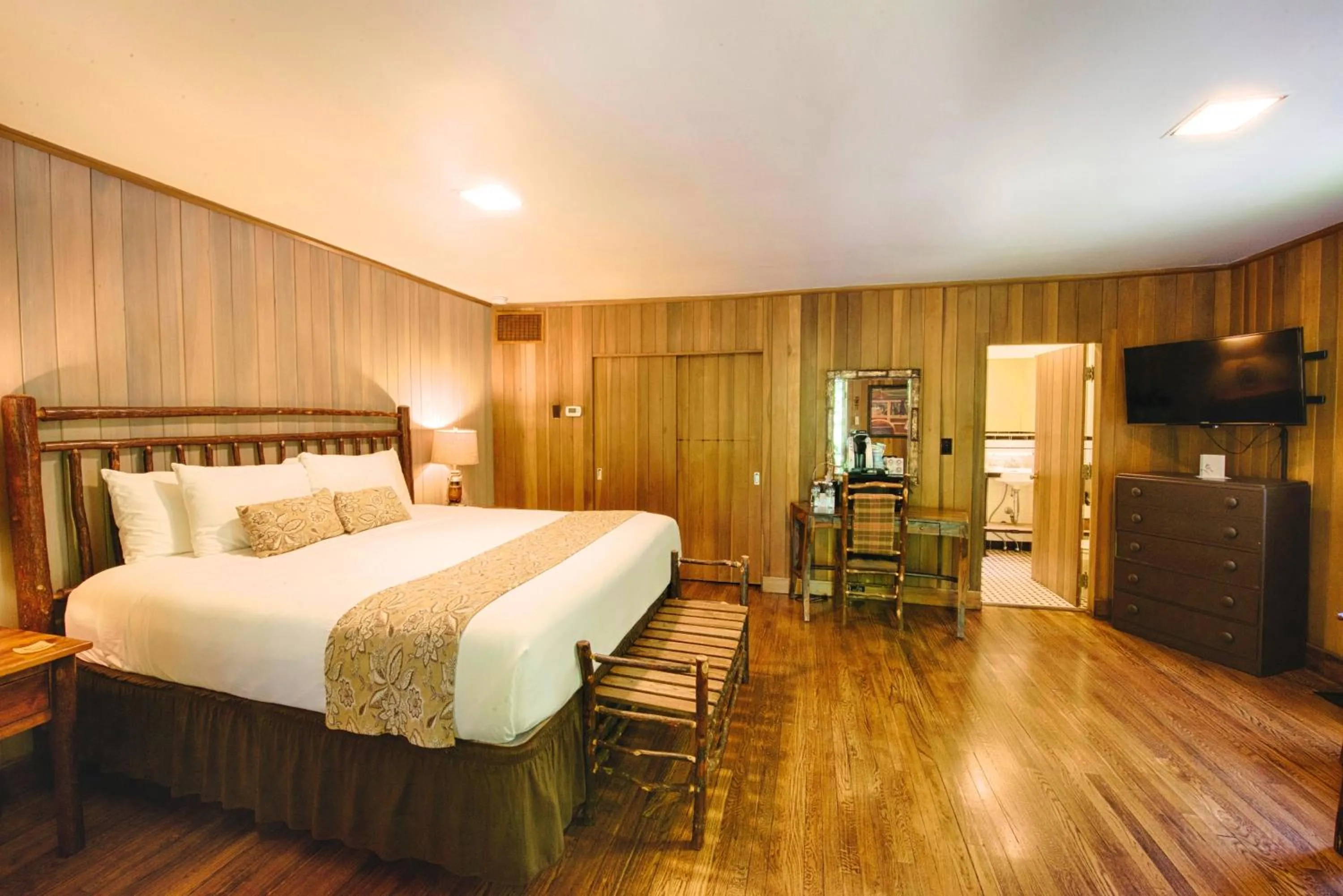 Bed in Historic Tapoco Lodge Resort