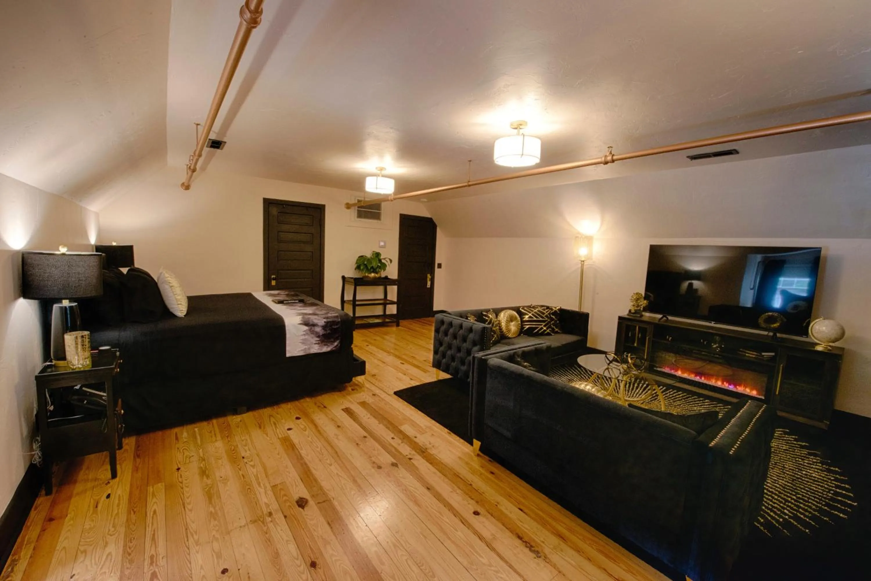 Bed in Historic Tapoco Lodge Resort