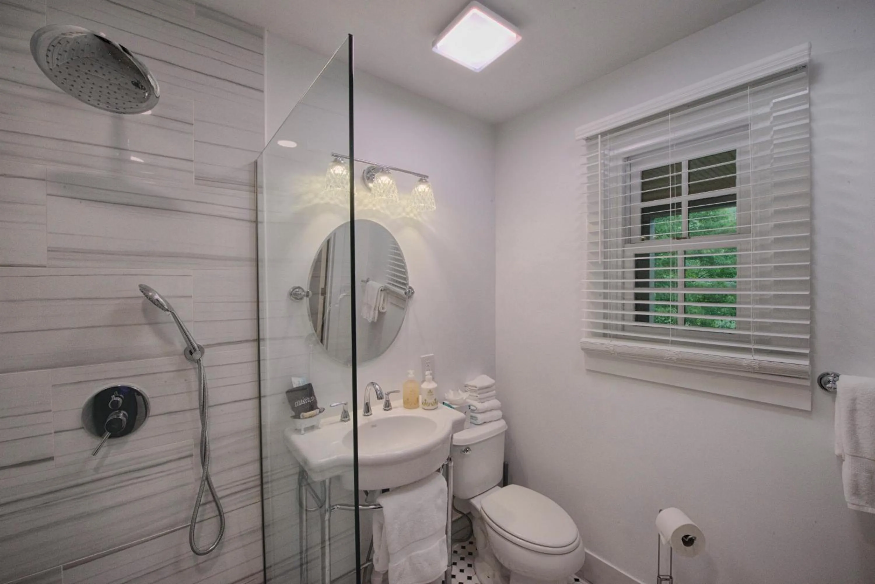 Shower in Historic Tapoco Lodge Resort