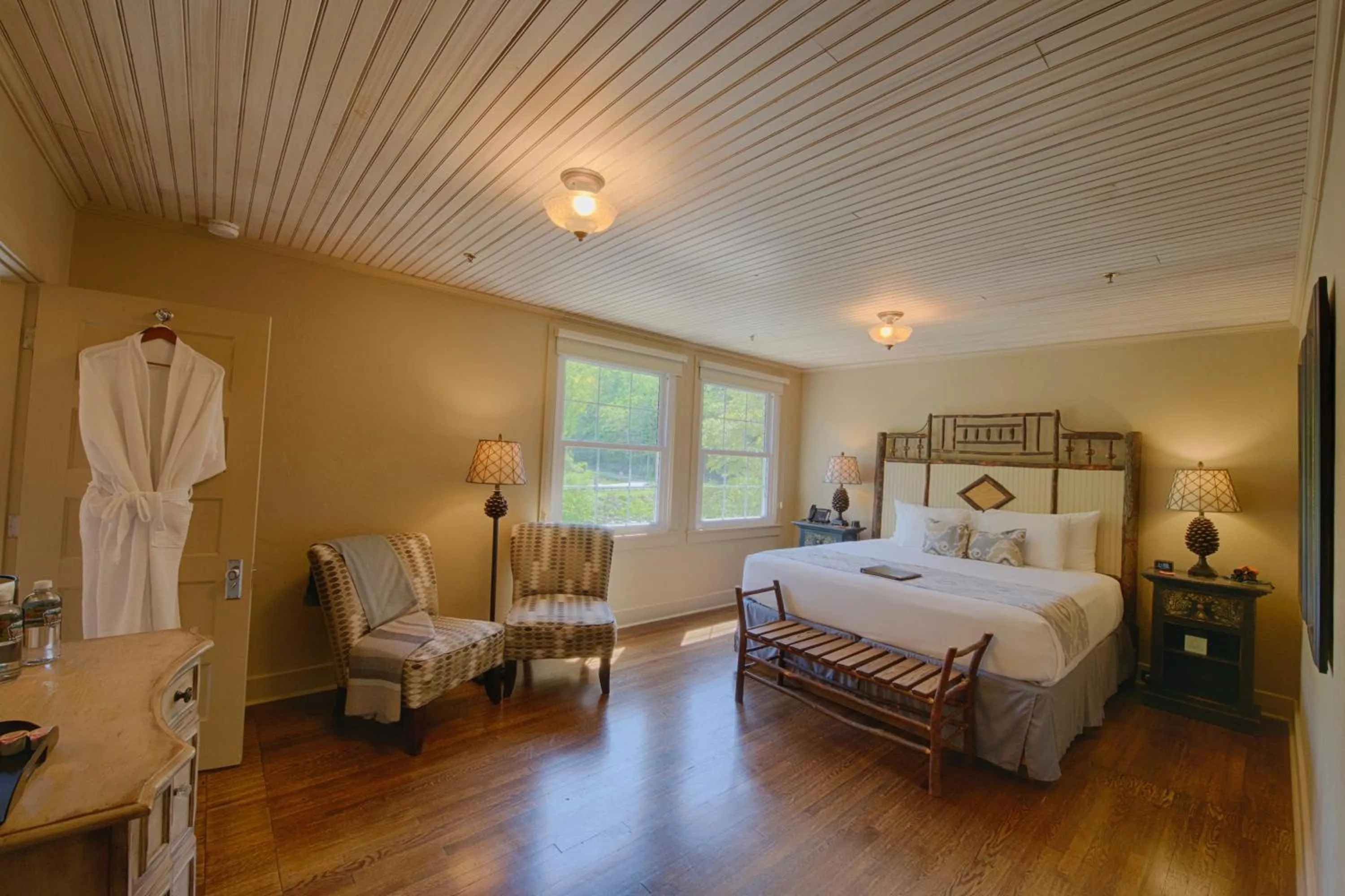 Bed in Historic Tapoco Lodge Resort