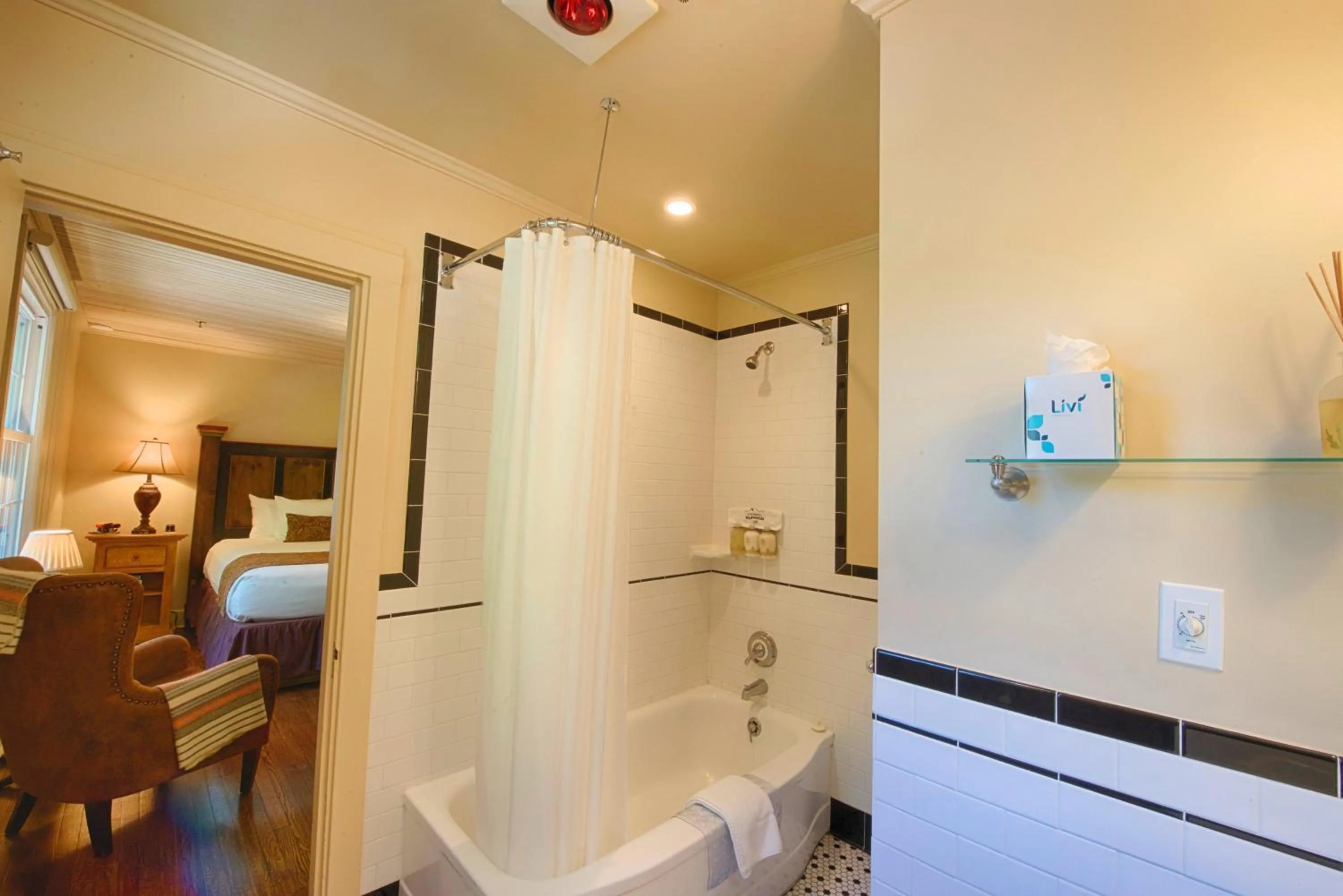 Shower, Bed in Historic Tapoco Lodge Resort