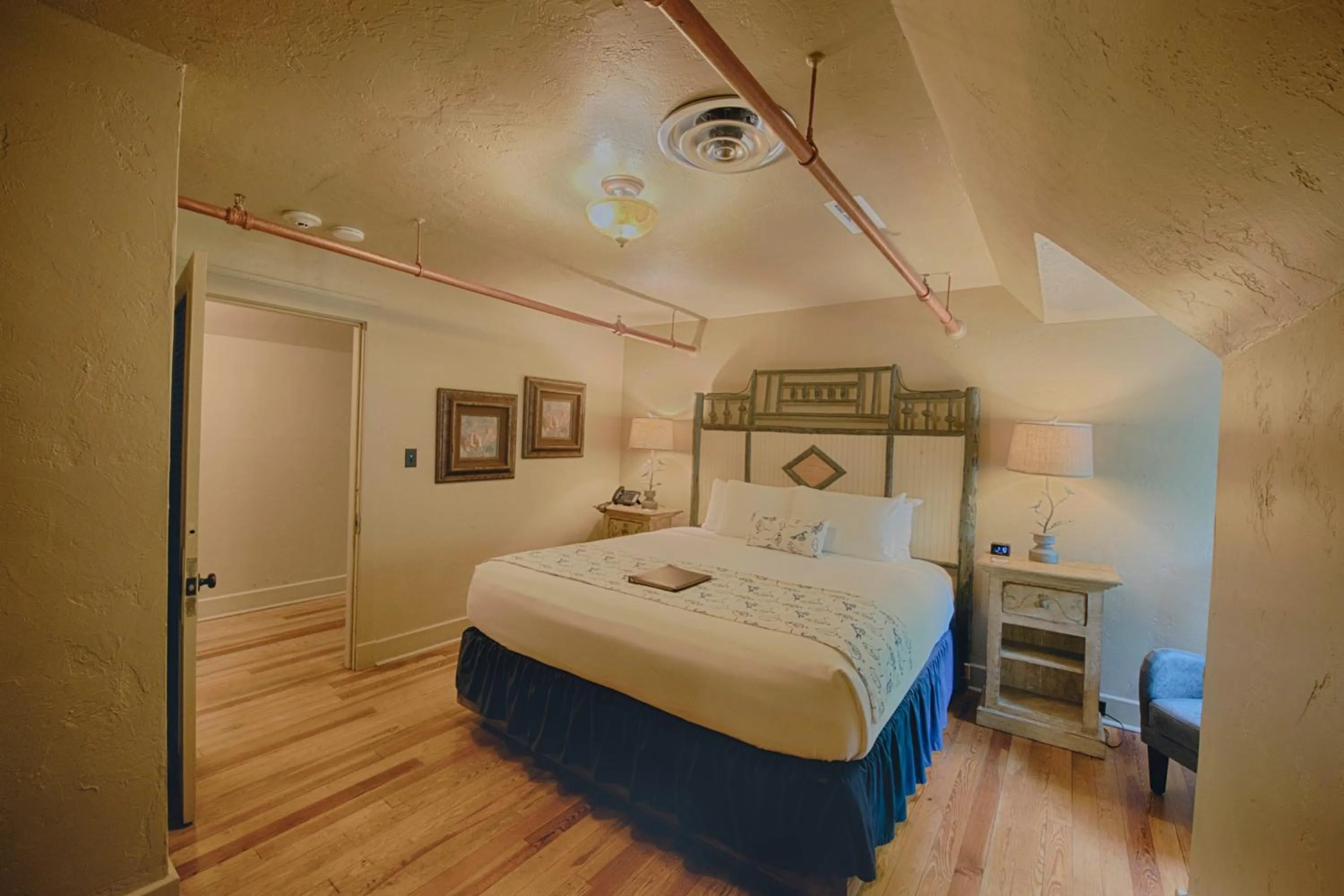 Bed in Historic Tapoco Lodge Resort