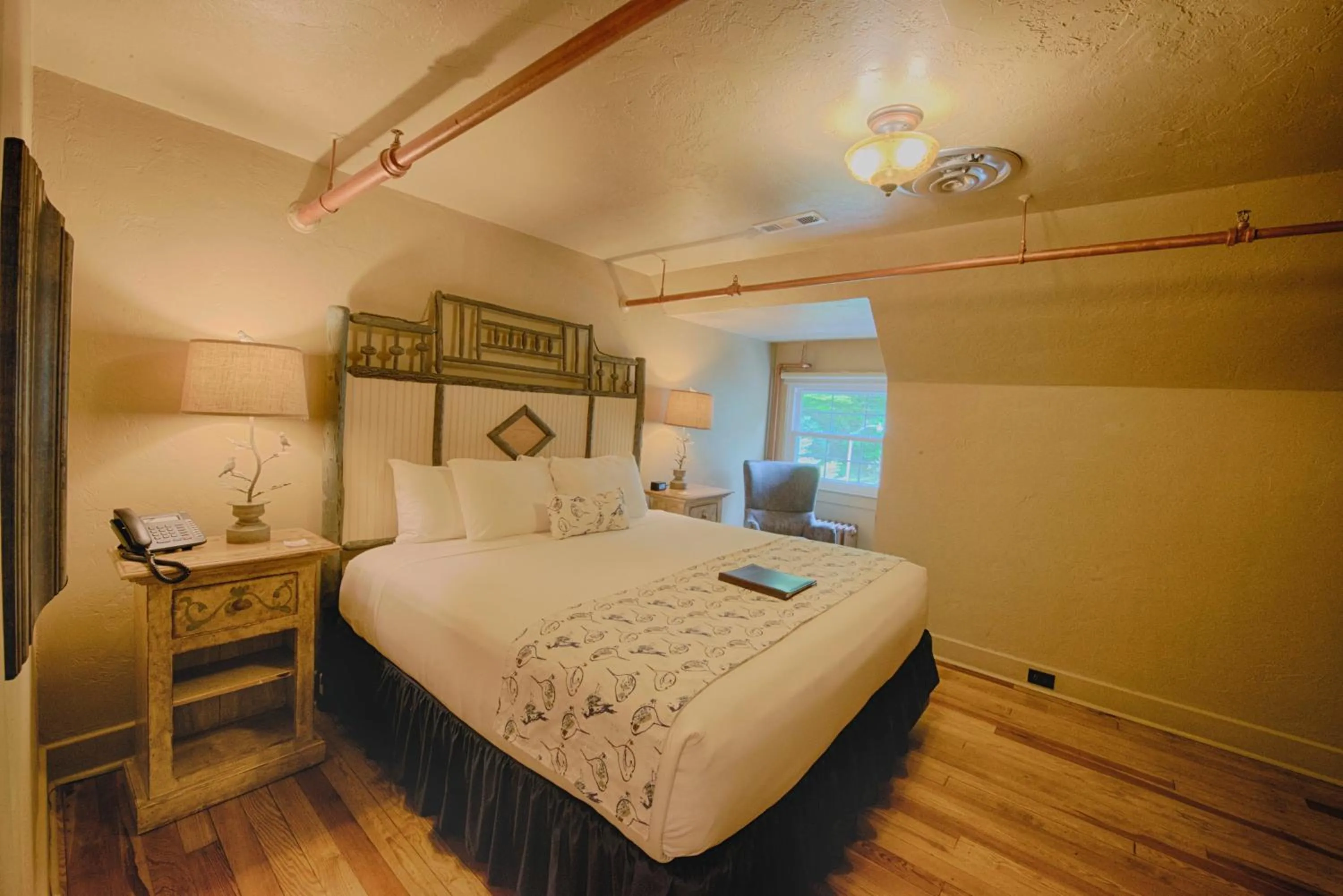 Bed in Historic Tapoco Lodge Resort