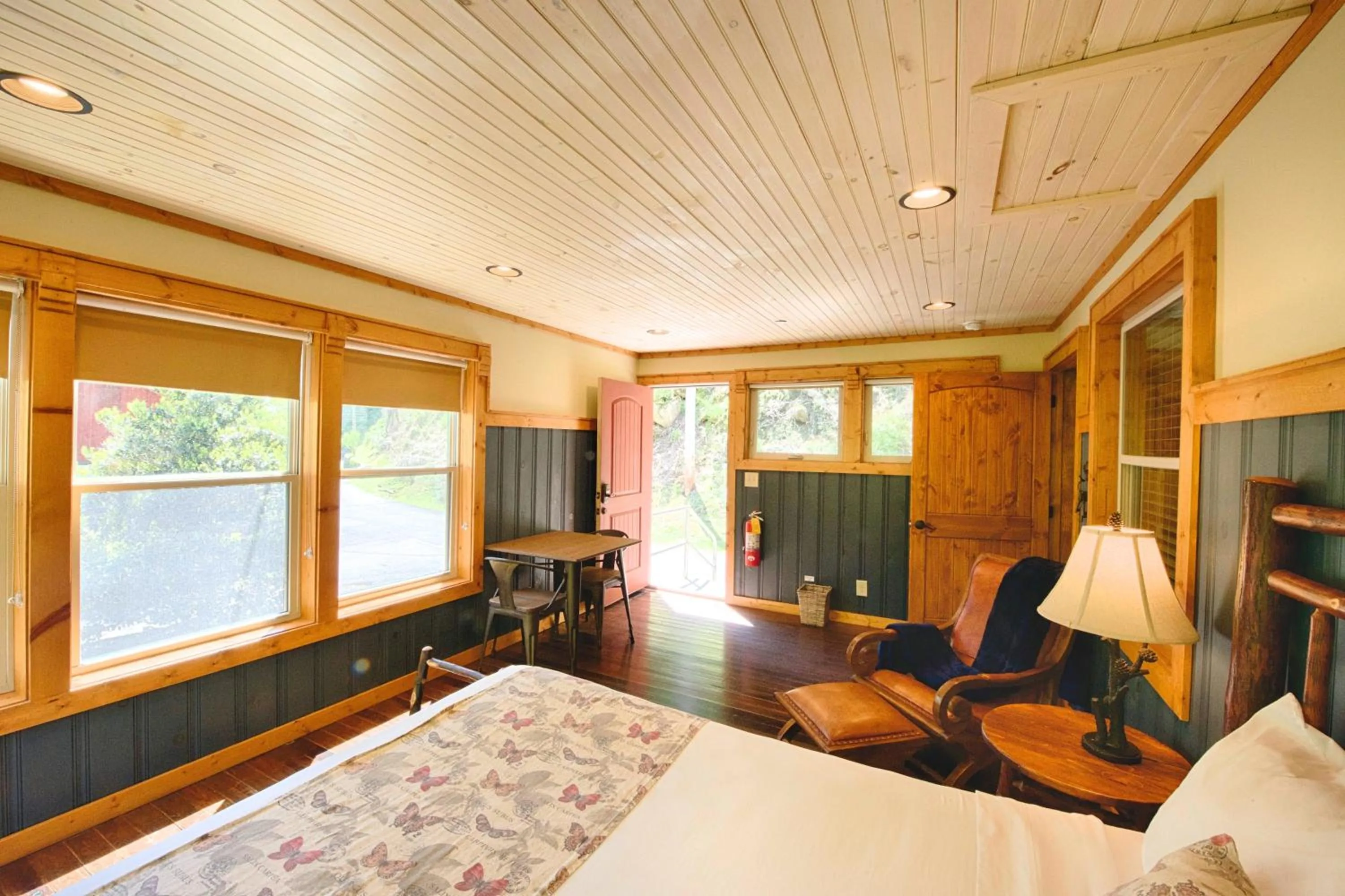 Bed in Historic Tapoco Lodge Resort