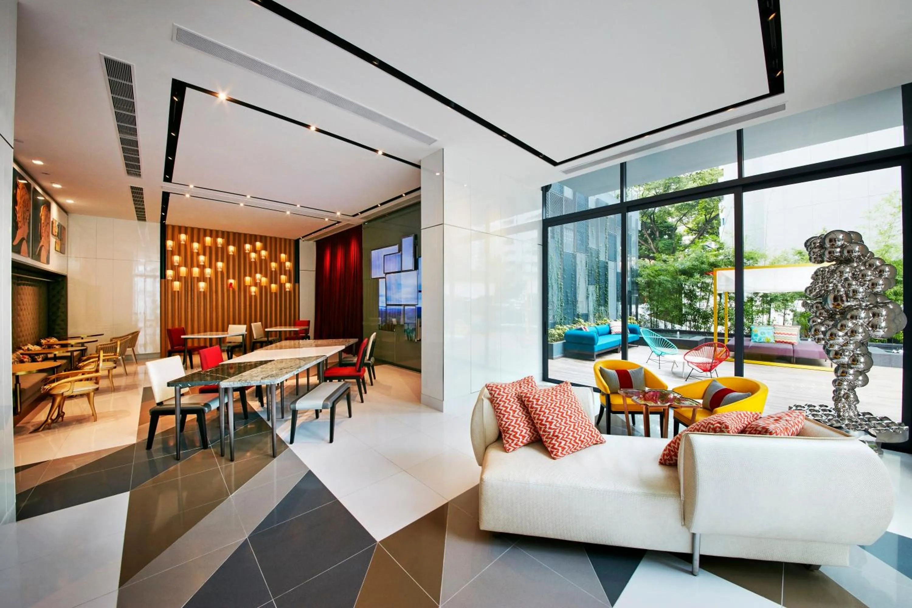 Communal lounge/ TV room in Oakwood Studios Singapore