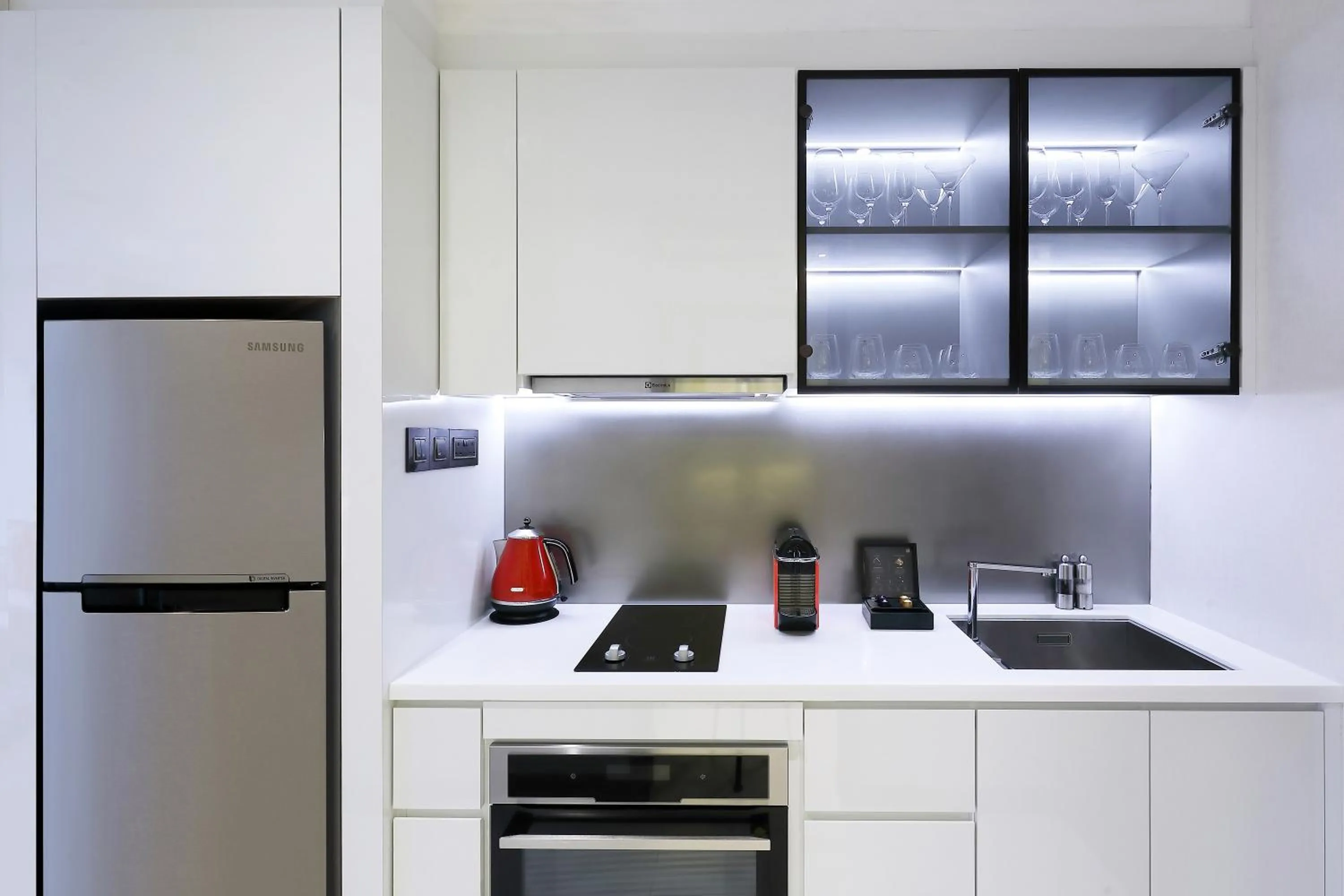Kitchen or kitchenette in Oakwood Studios Singapore