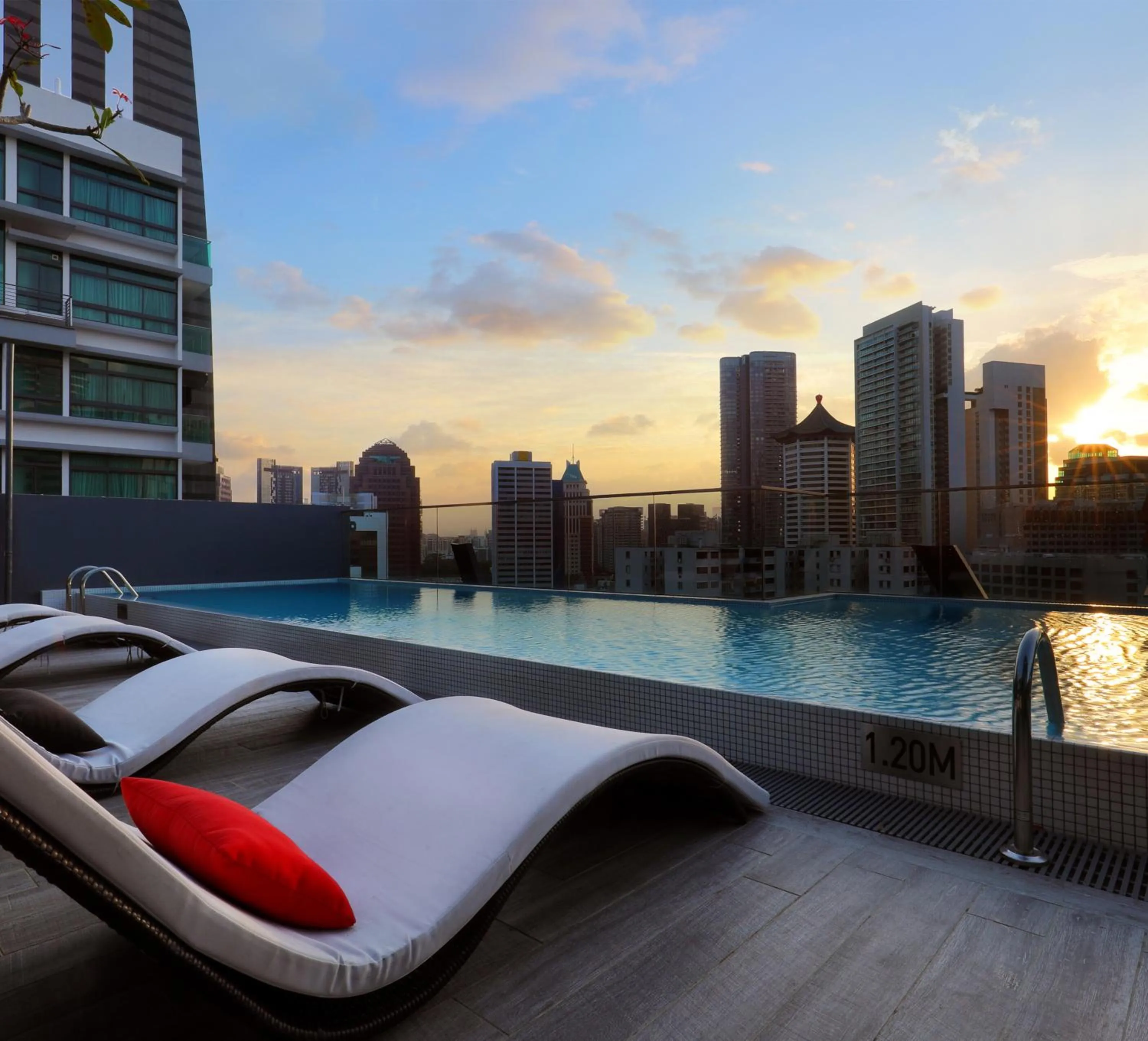 Swimming pool in Oakwood Studios Singapore