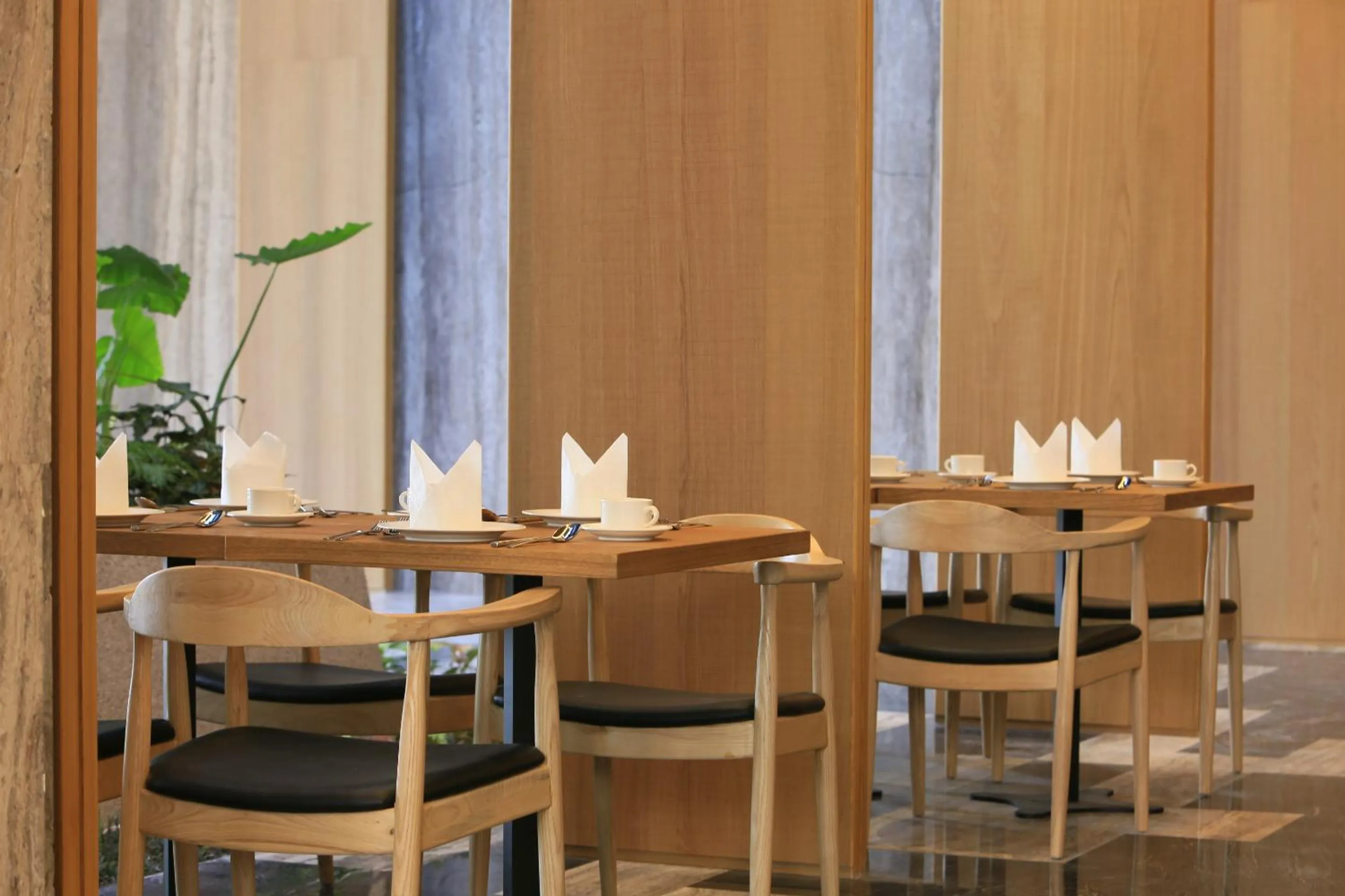 Restaurant/places to eat in South Urban Hotel