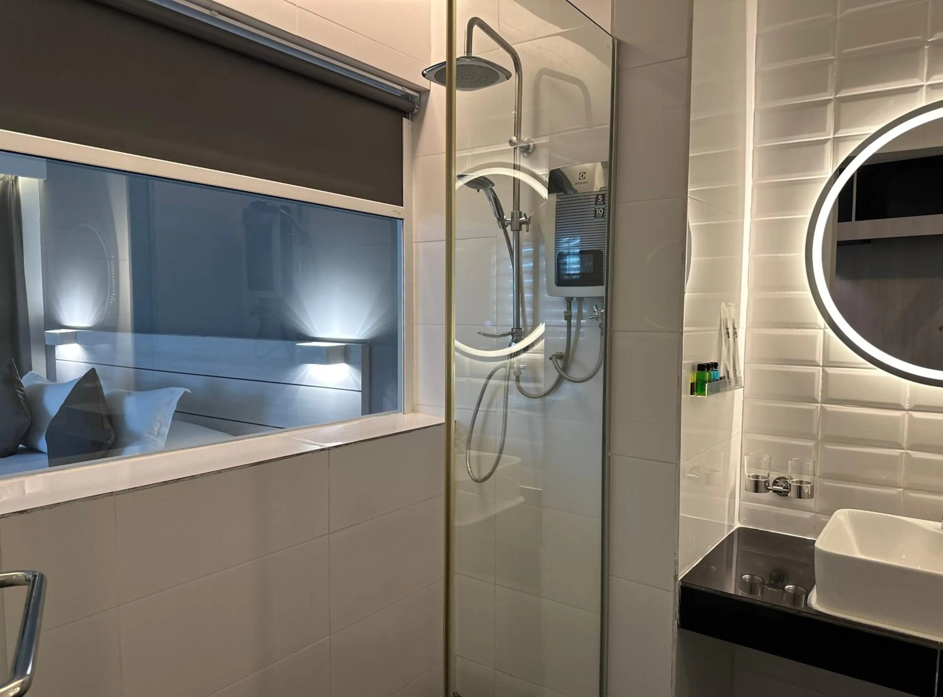 Shower in Hotel Arissa