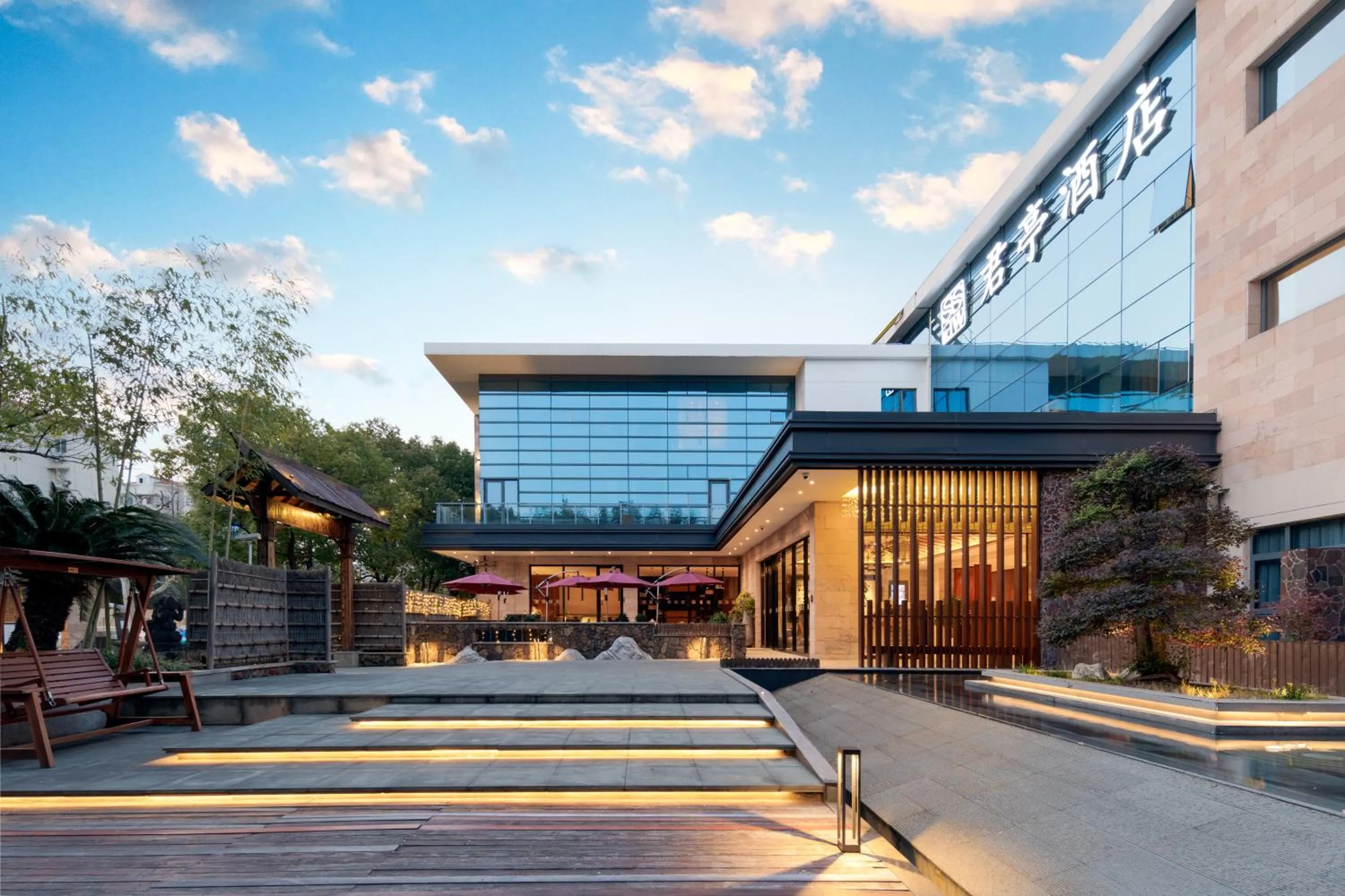 Inner courtyard view in SSAW Boutique Shanghai South Xuhui RiYueGuang