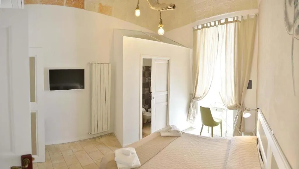 Photo of the whole room, Bed in Palazzo Kapece