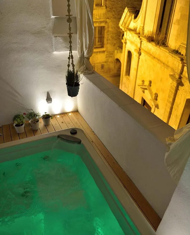 Hot Tub in Palazzo Kapece
