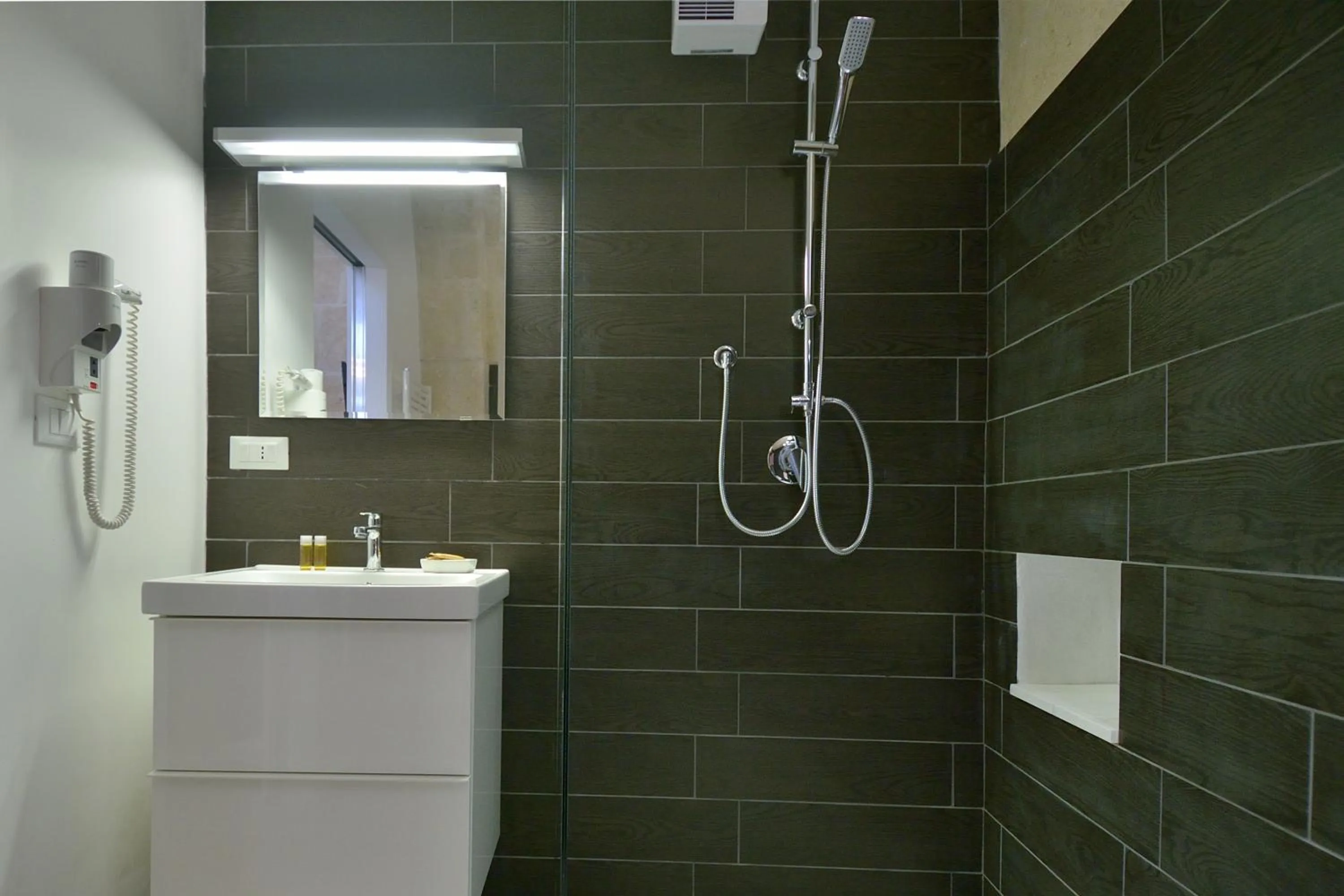 Shower in Palazzo Kapece