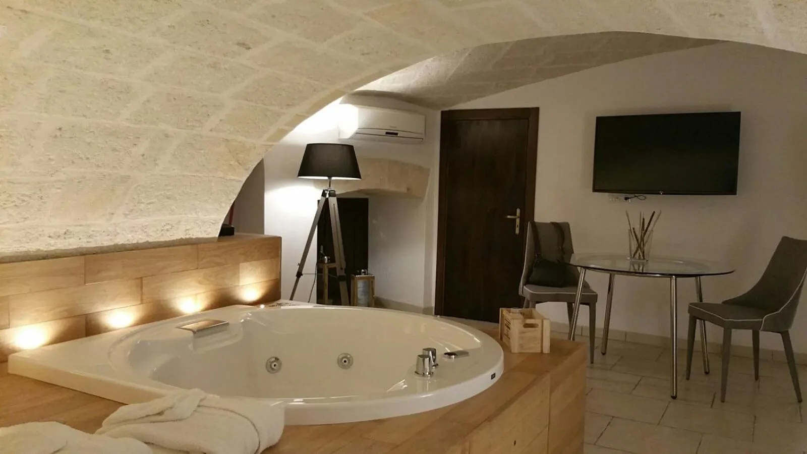 Hot Tub in Palazzo Kapece