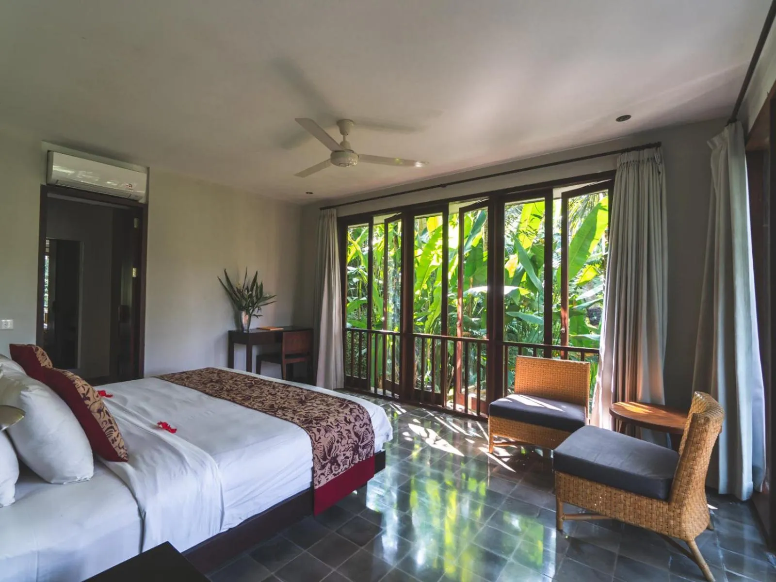 Photo of the whole room in Amala Villas Ubud by Nakula