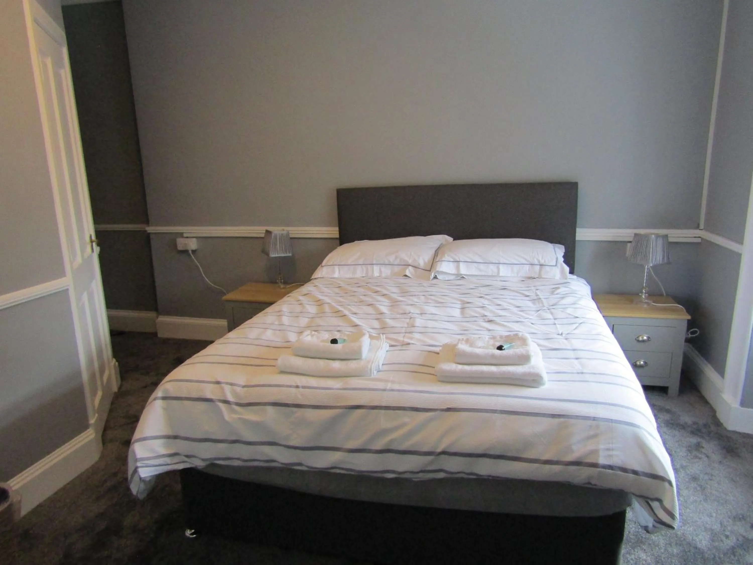 Bedroom, Bed in The Crown Hotel