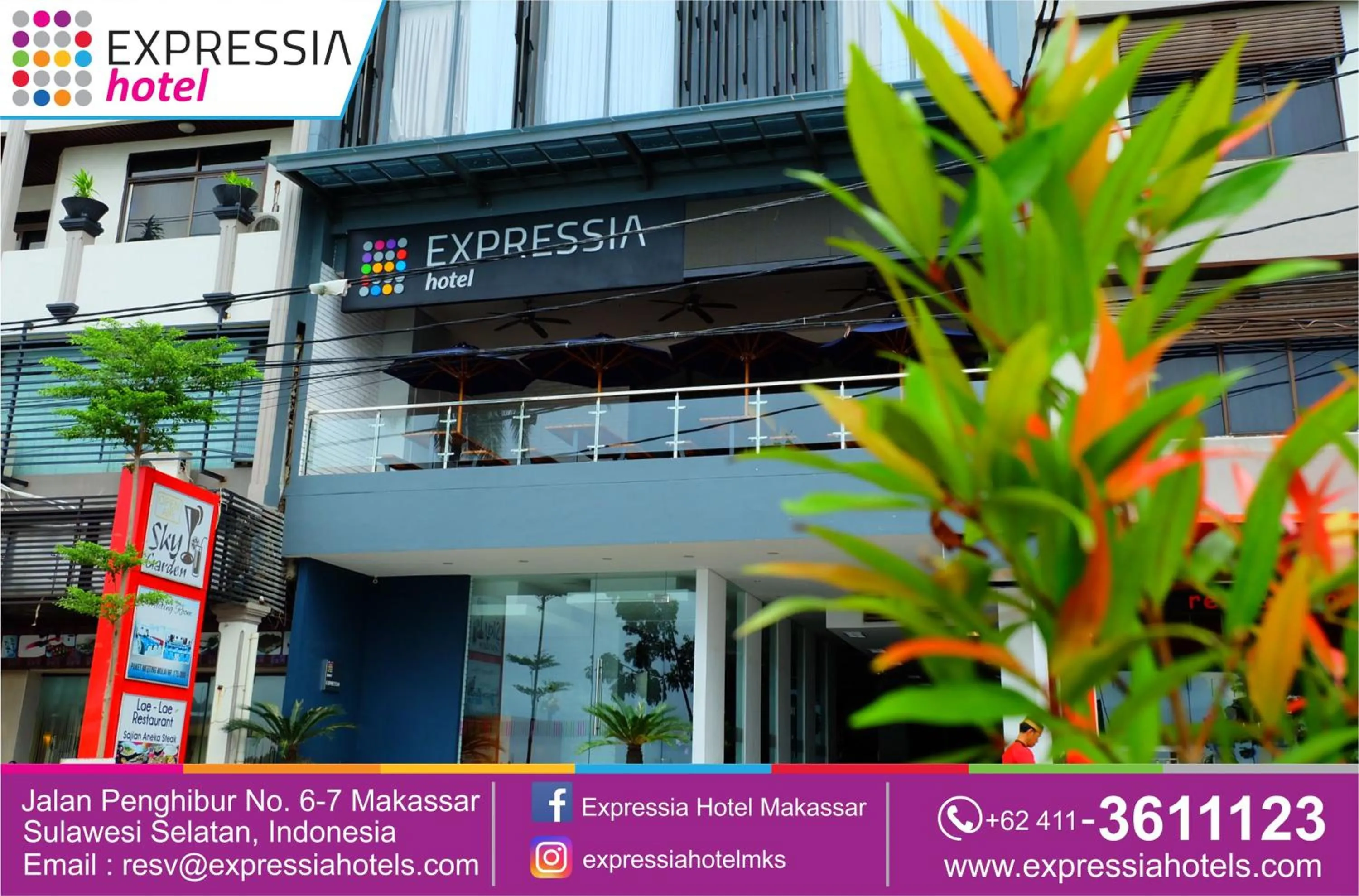 Facade/entrance in Expressia Hotel Makassar