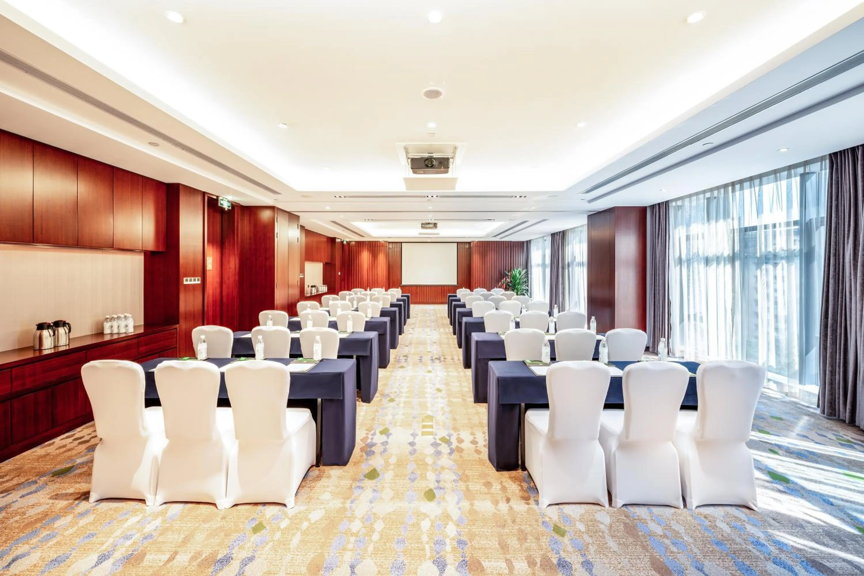 Meeting/conference room in Holiday Inn Neijiang Riverside by IHG