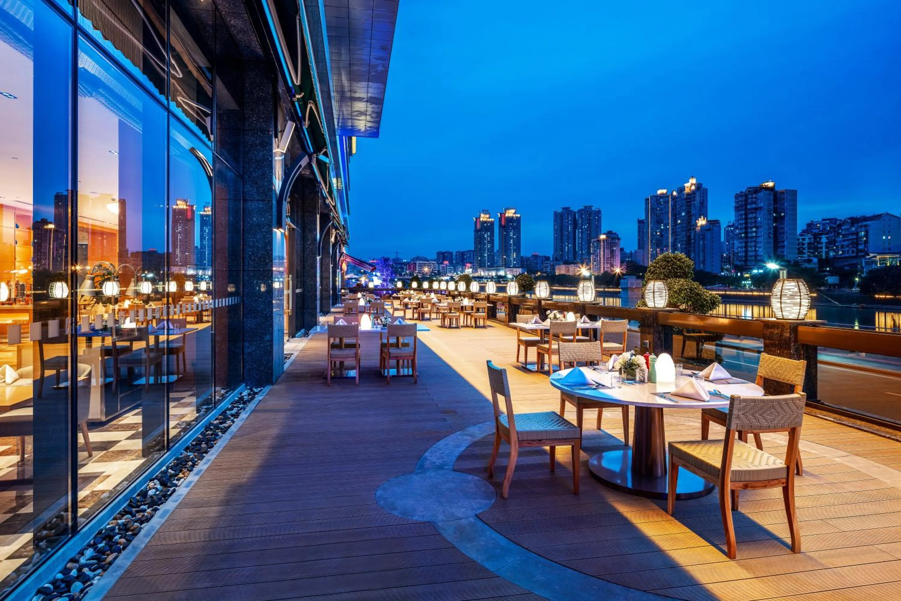 Lounge or bar in Holiday Inn Neijiang Riverside by IHG