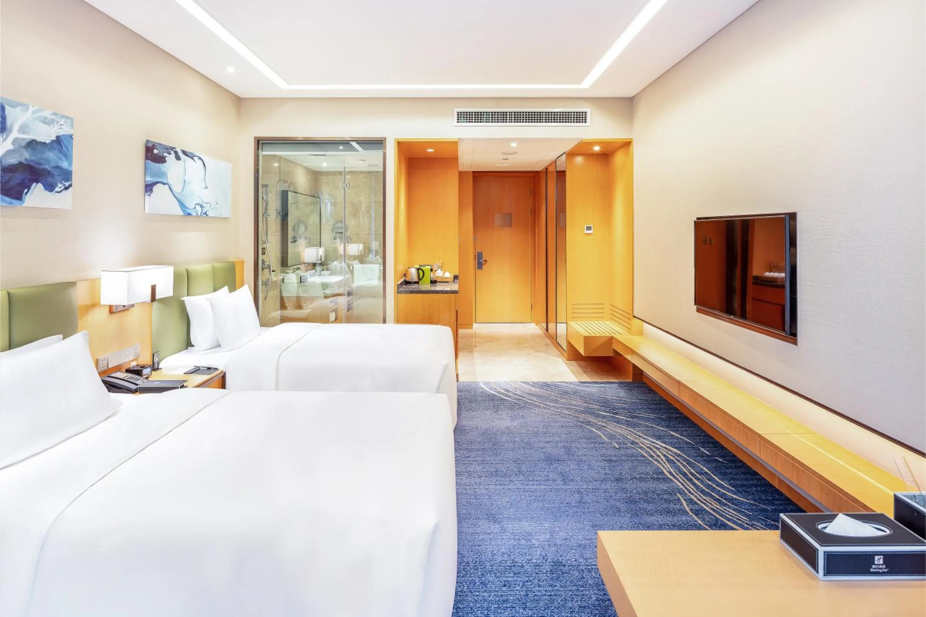 Photo of the whole room, Bed in Holiday Inn Neijiang Riverside by IHG