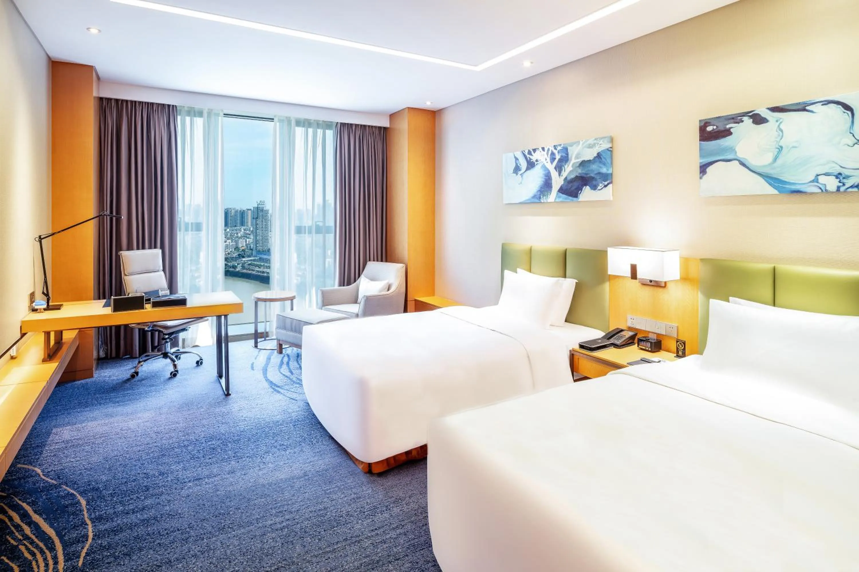 Photo of the whole room, Bed in Holiday Inn Neijiang Riverside by IHG