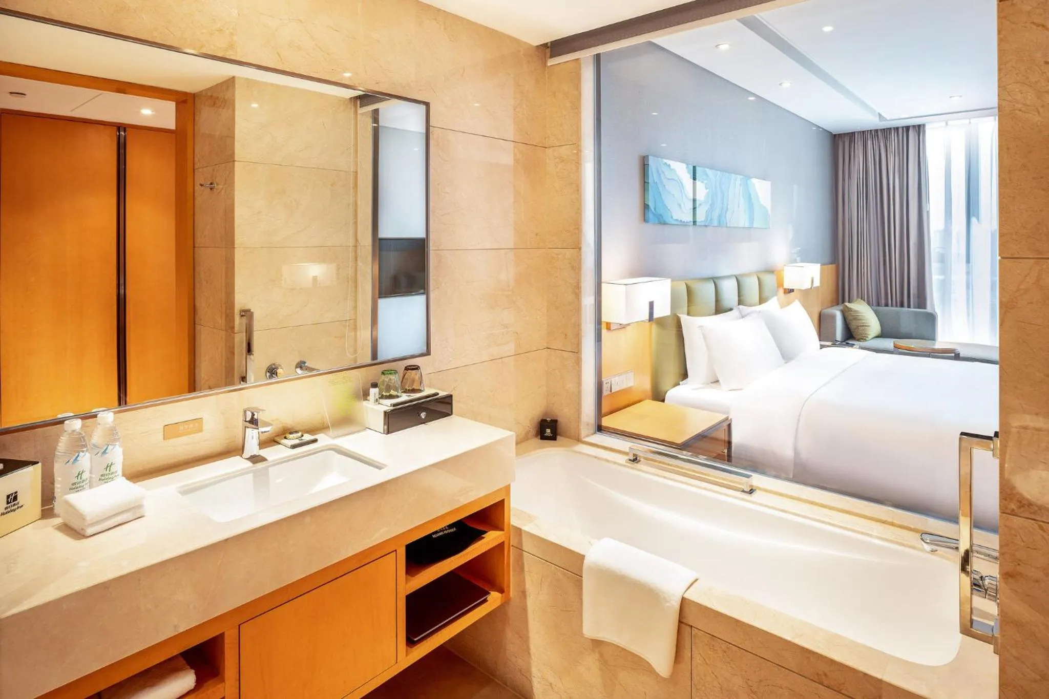 Photo of the whole room, Bed in Holiday Inn Neijiang Riverside by IHG