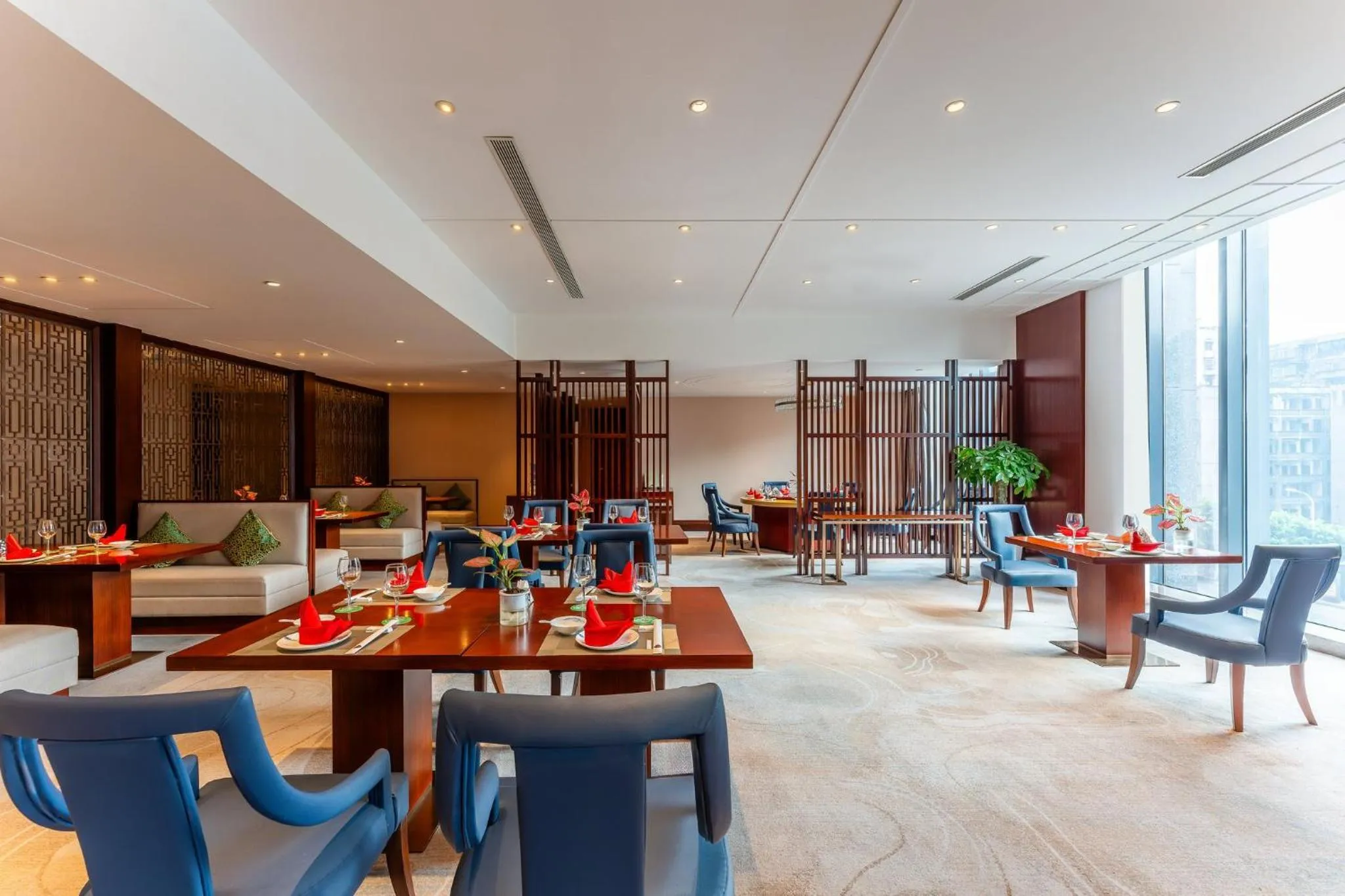 Restaurant/places to eat in Holiday Inn Neijiang Riverside by IHG