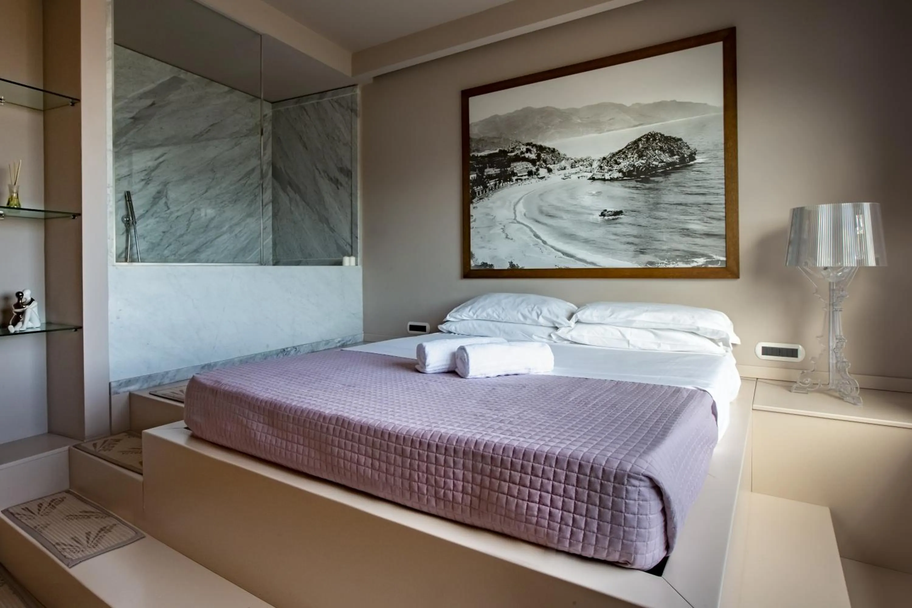 Bed in Fenetre sur le blue