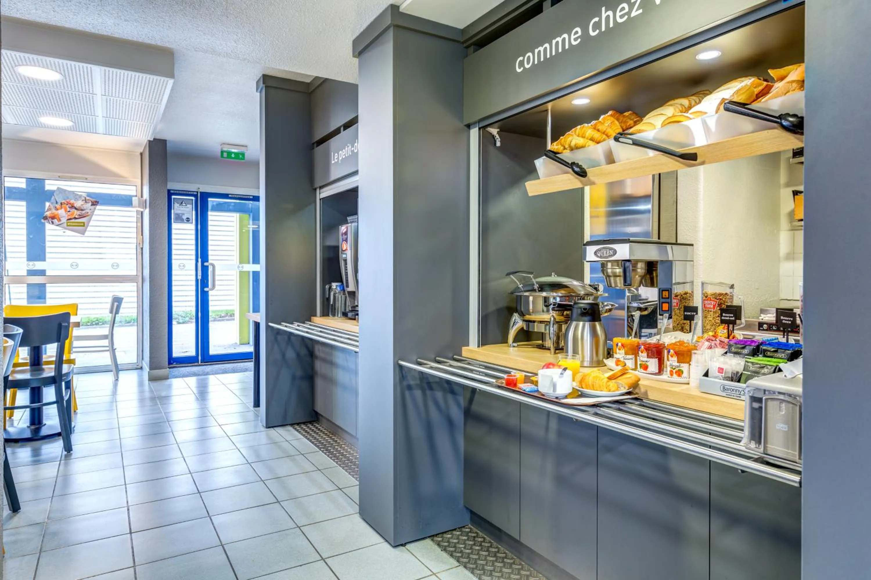 Buffet breakfast in B&B HOTEL Orgeval