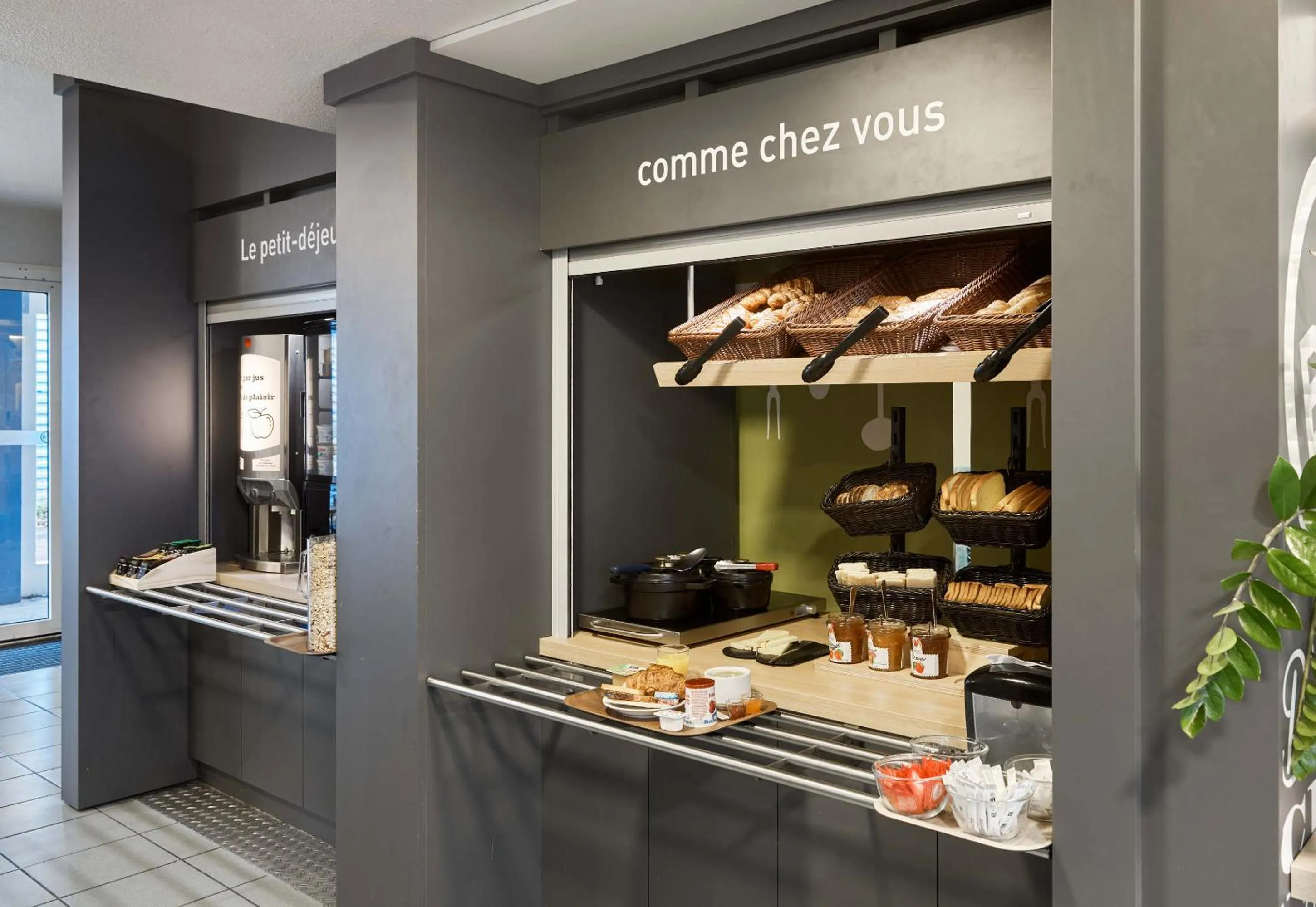 Breakfast in B&B HOTEL Orgeval