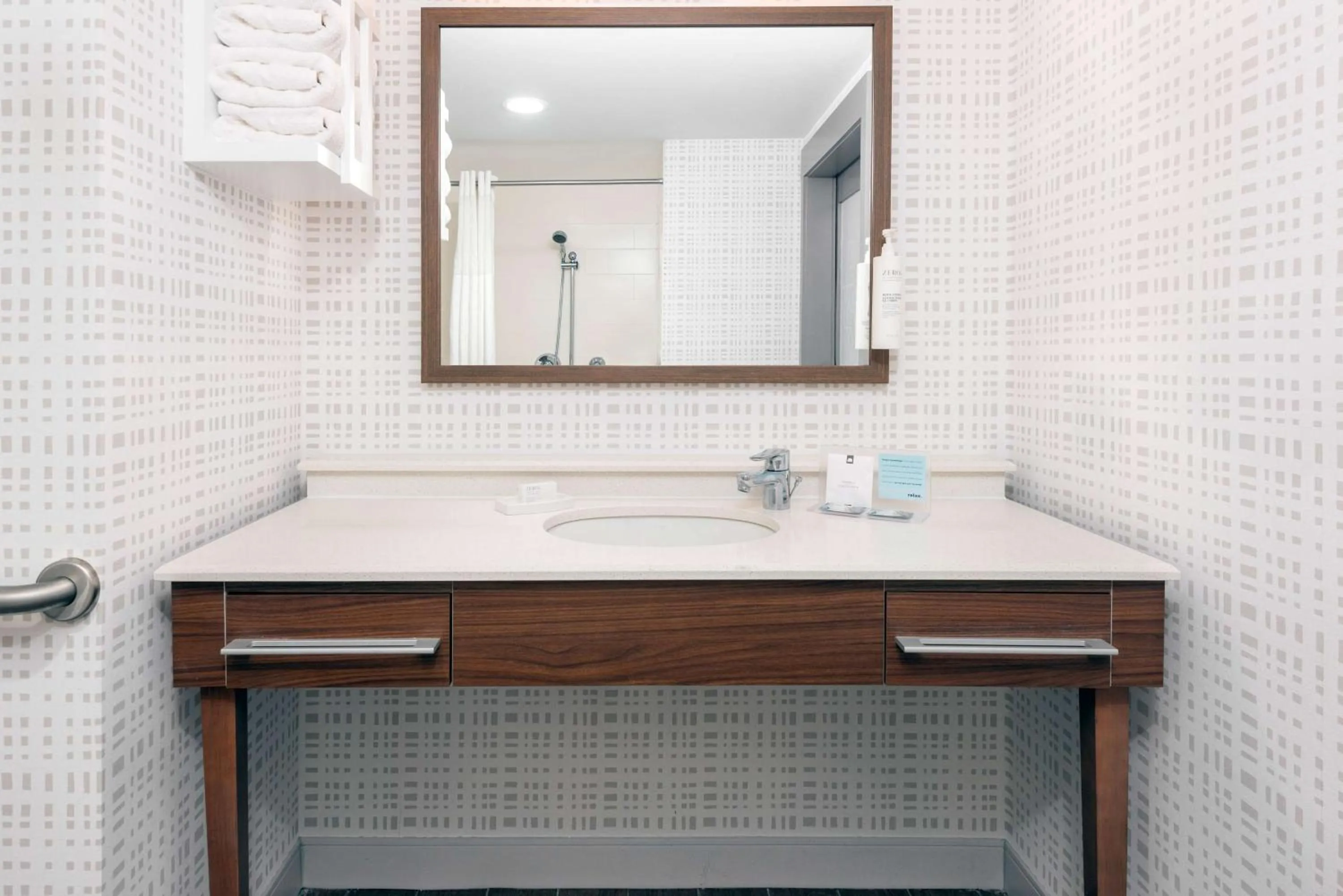 Bathroom in Hampton Inn and Suites Clearwater Beach