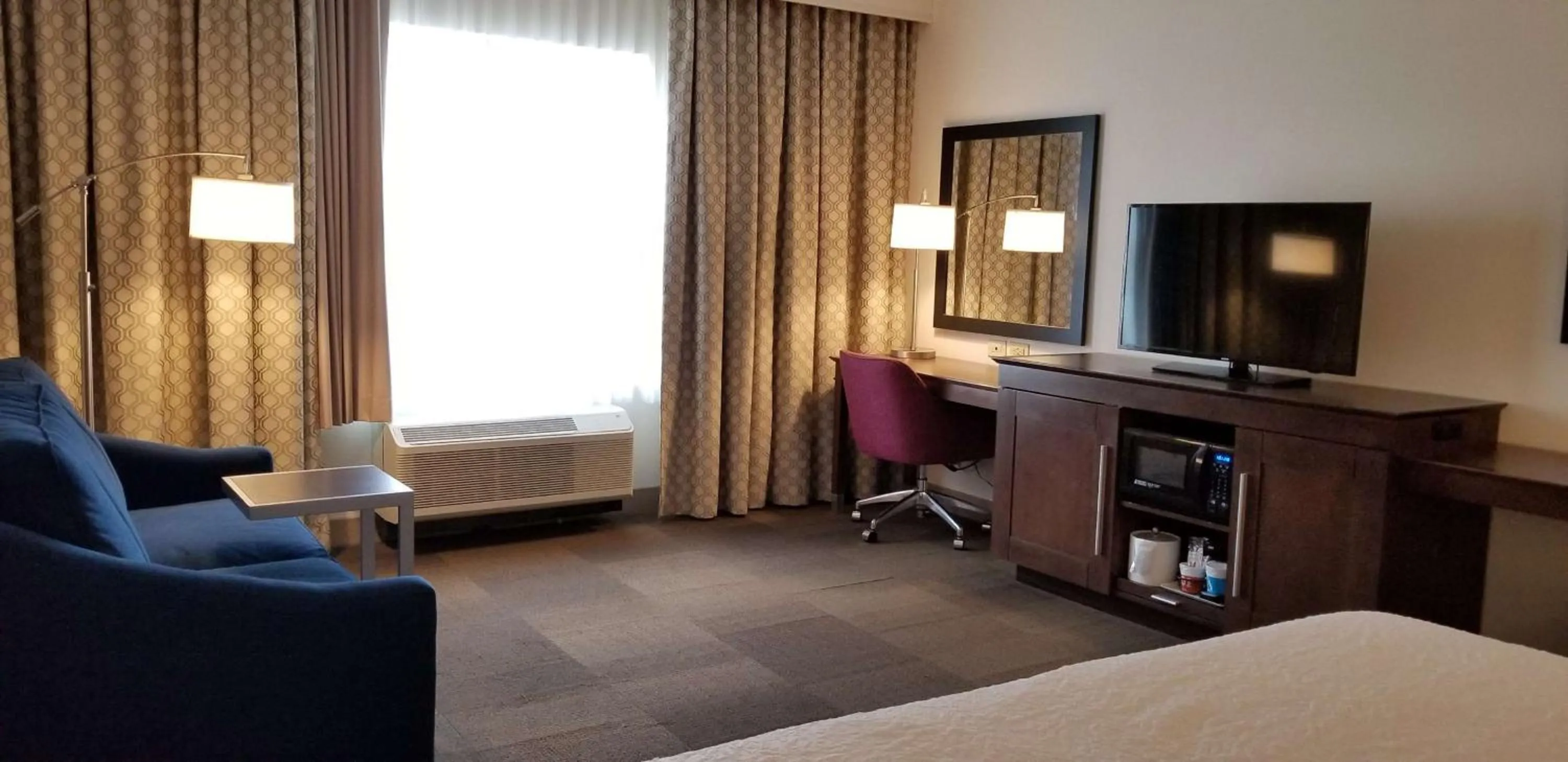 Bedroom, Bed in Hampton Inn by Hilton New Paltz, NY