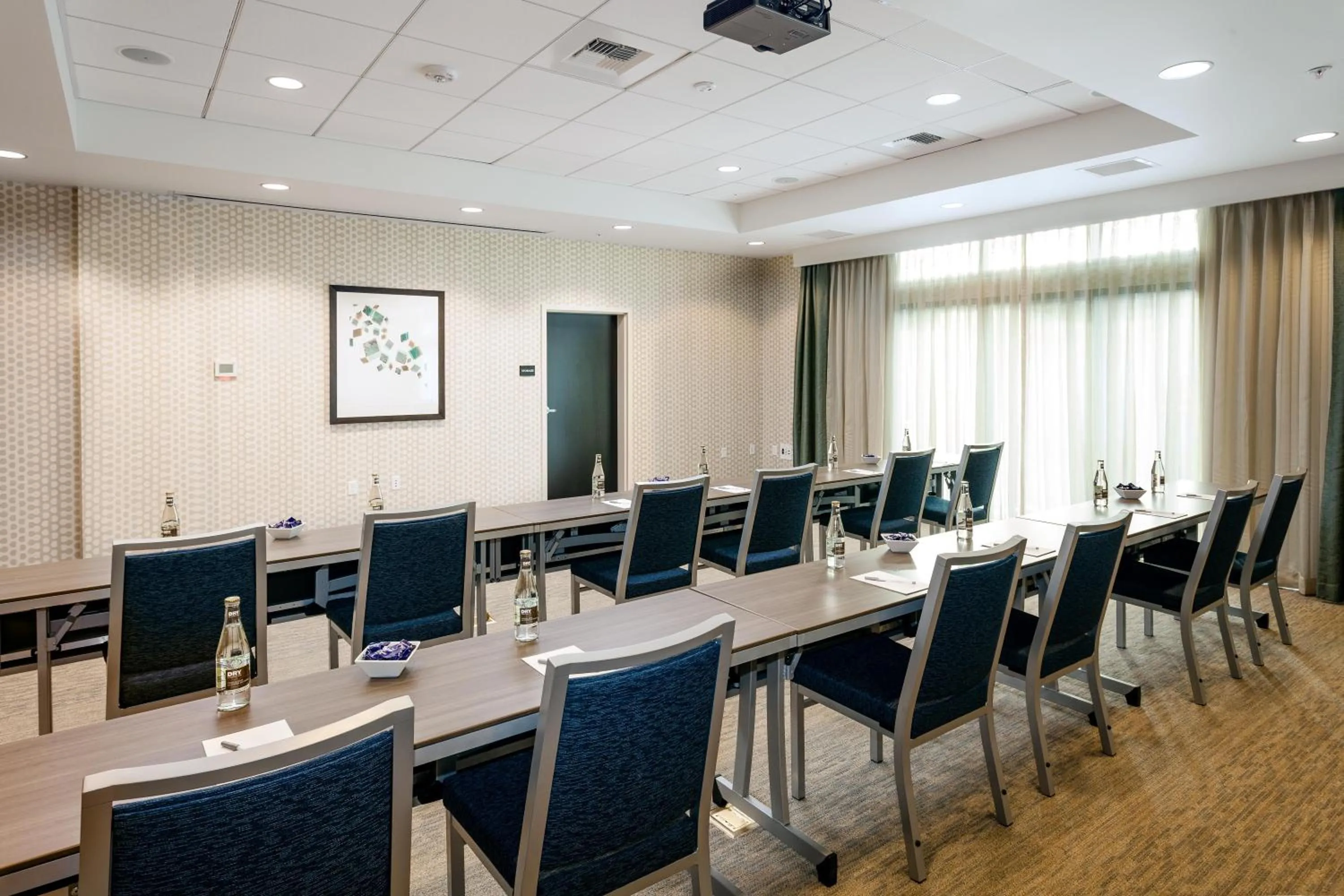 Meeting/conference room in Hampton Inn & Suites by Hilton Seattle/Northgate
