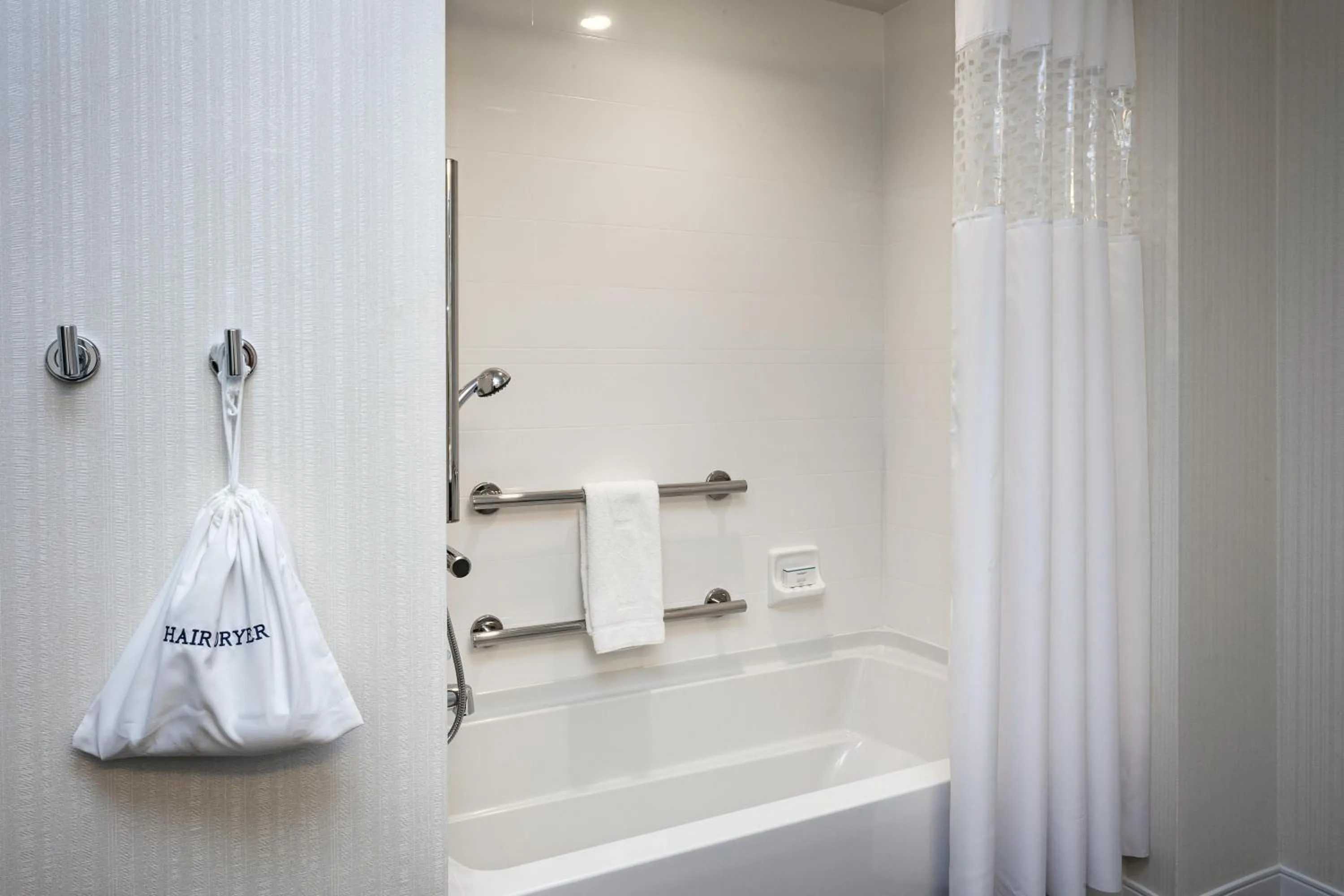 Bathroom in Hampton Inn & Suites by Hilton Seattle/Northgate