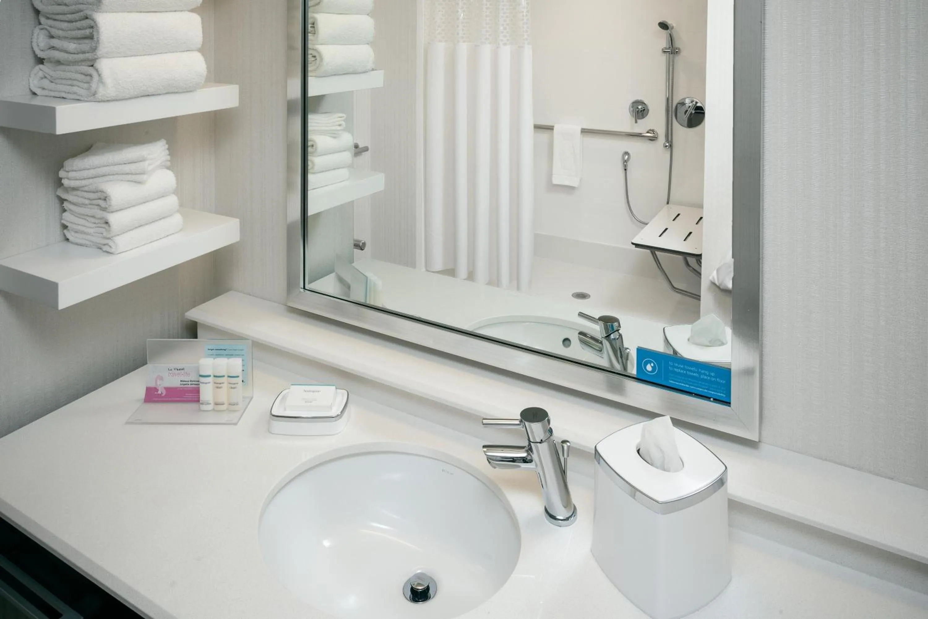 Bathroom in Hampton Inn & Suites by Hilton Seattle/Northgate