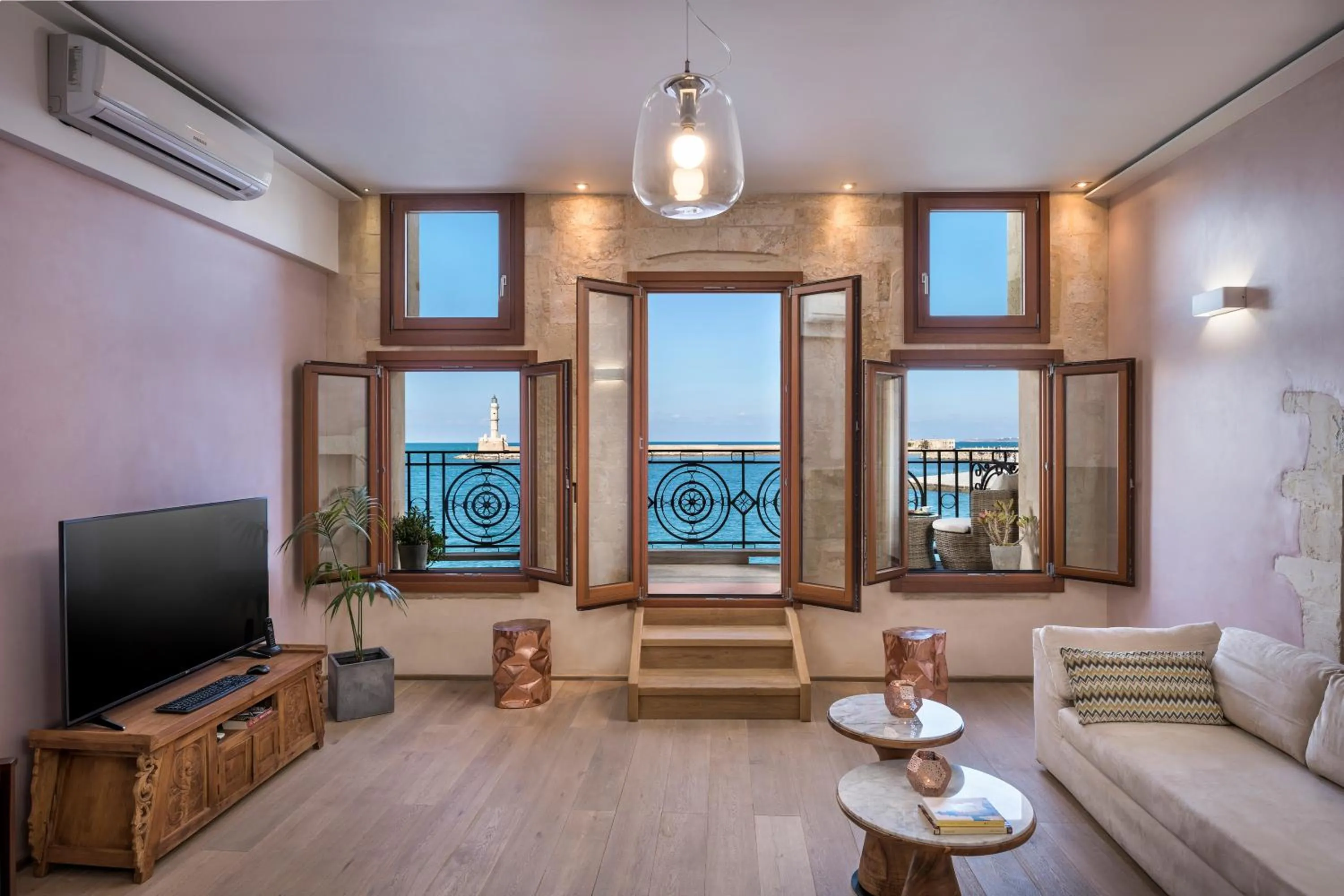 TV and multimedia in Residenza Vranas Boutique Hotel