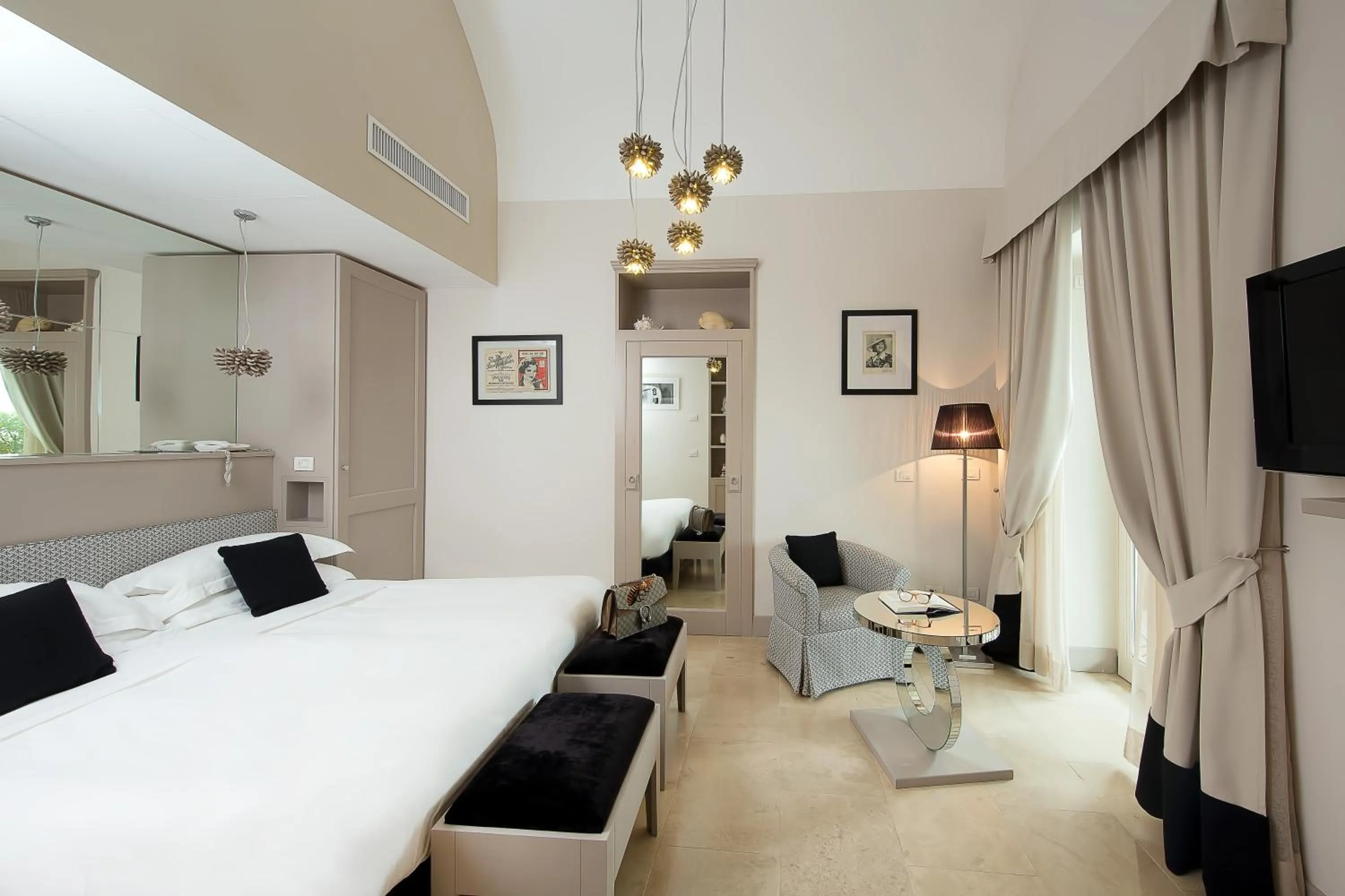 Bed in Villa Marina Capri