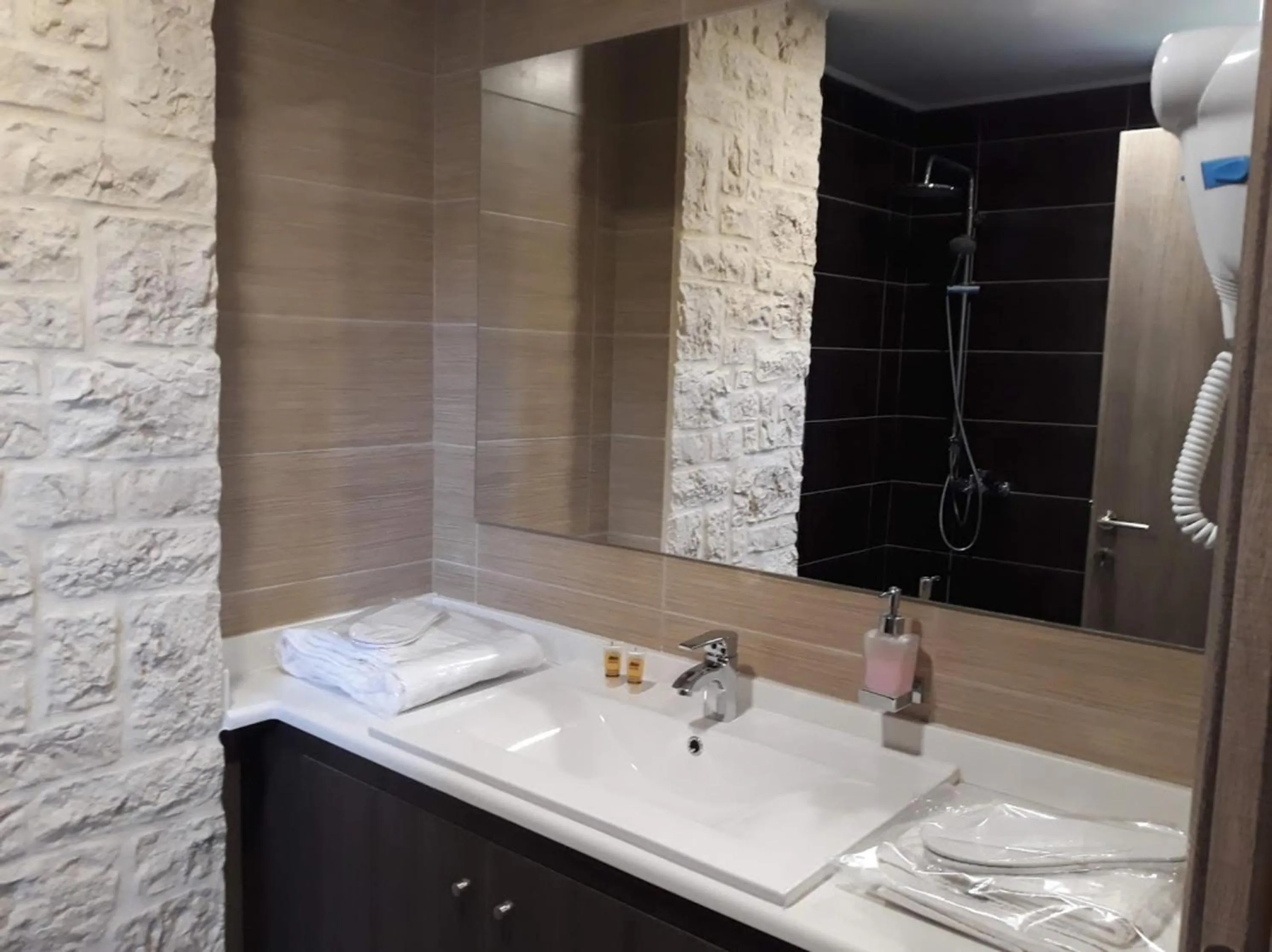 Toilet in The Santo George Beach Resort