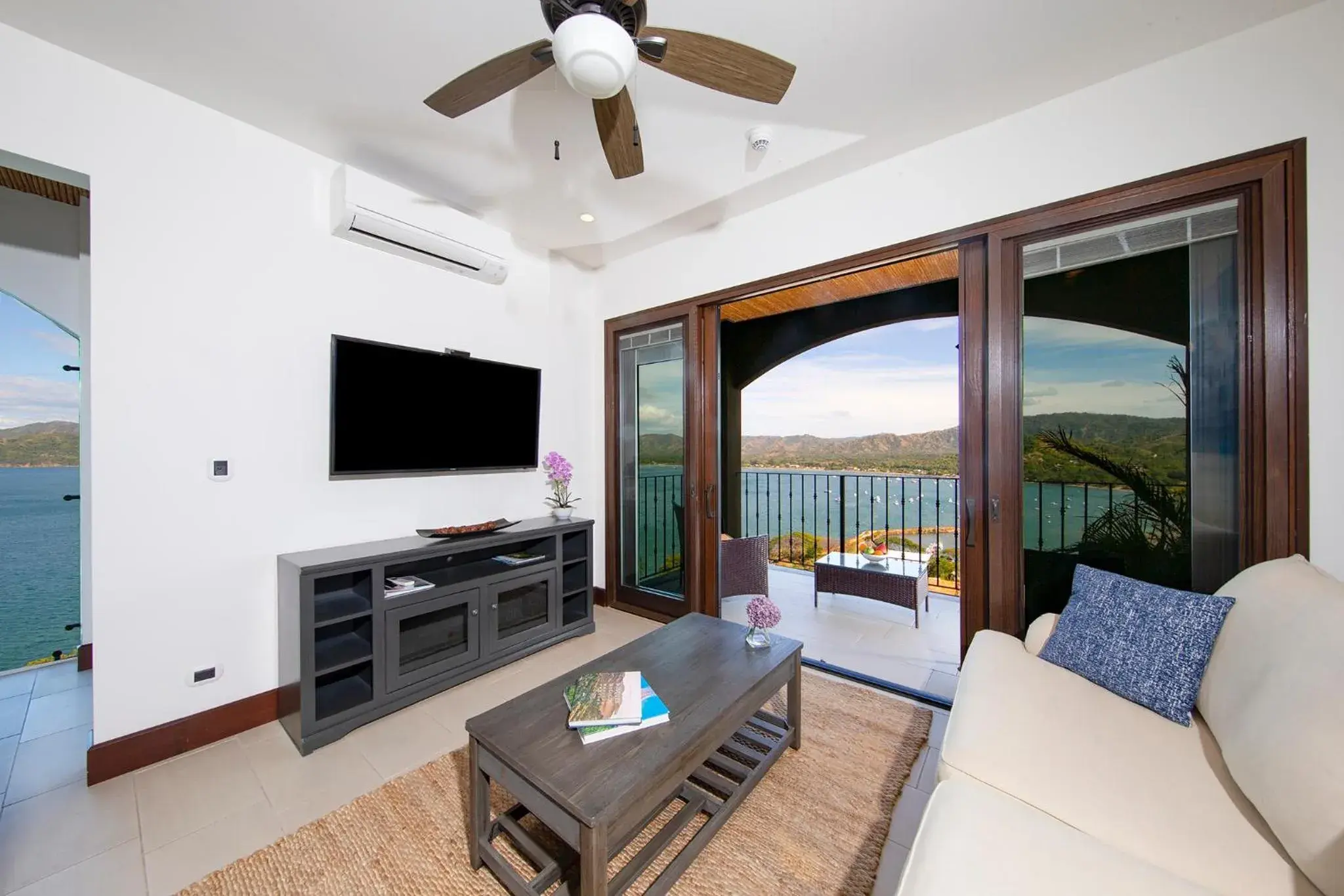 Ocean View One Bedroom with Dining Area in 360 Splendor Del Pacifico Residences Ocean View One Bedroom with Dining Area in 360 Splendor Del Pacifico Residences