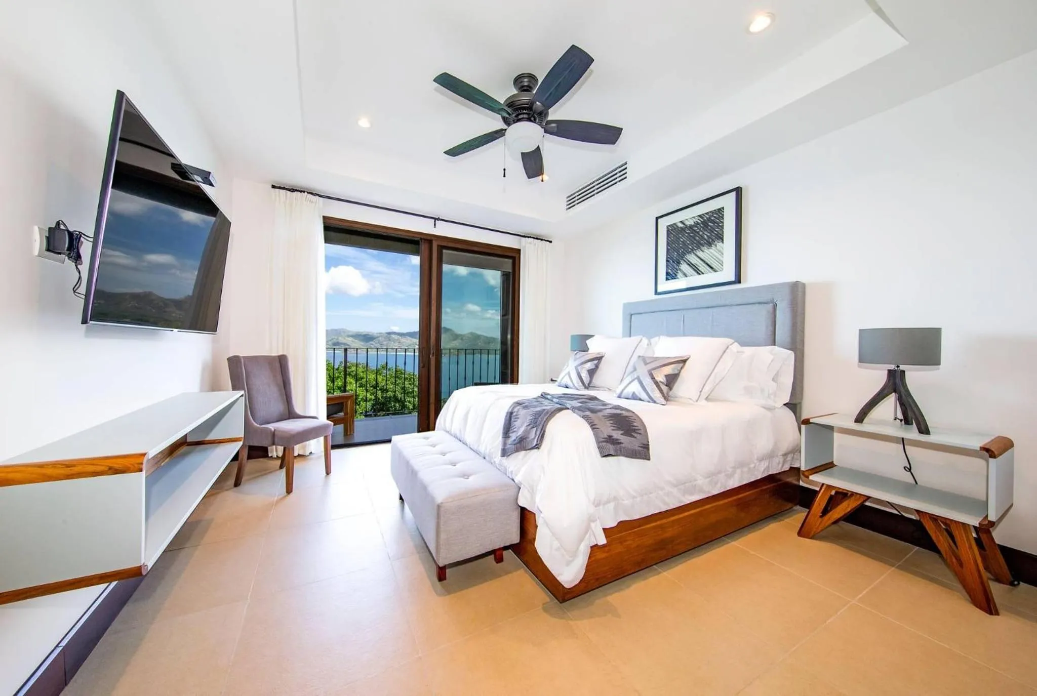 Bed in 360 Splendor Del Pacifico Residences