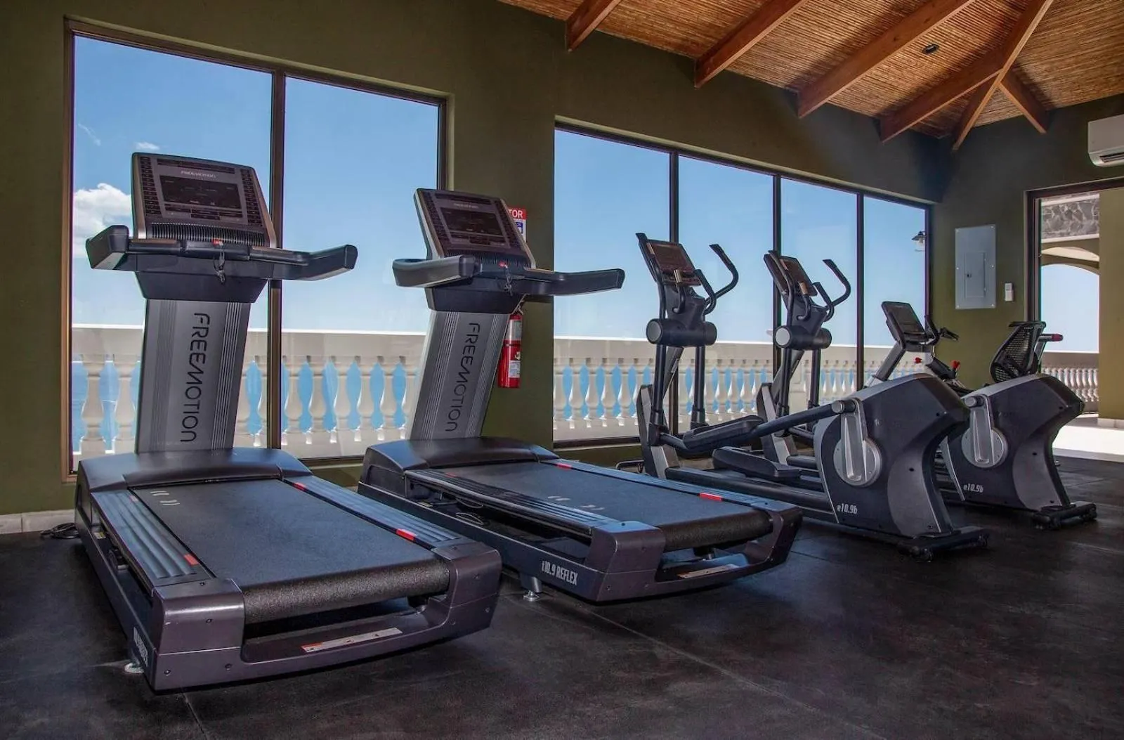 Fitness centre/facilities in 360 Splendor Del Pacifico Residences