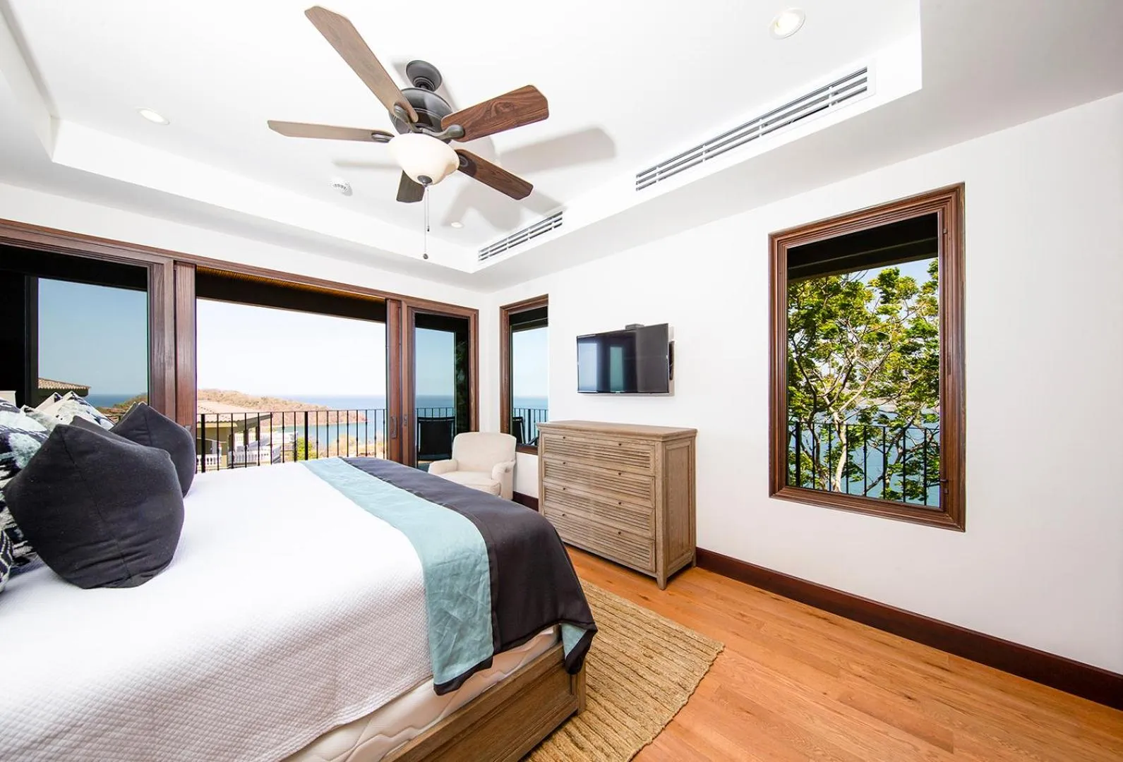 Bedroom, Bed in 360 Splendor Del Pacifico Residences