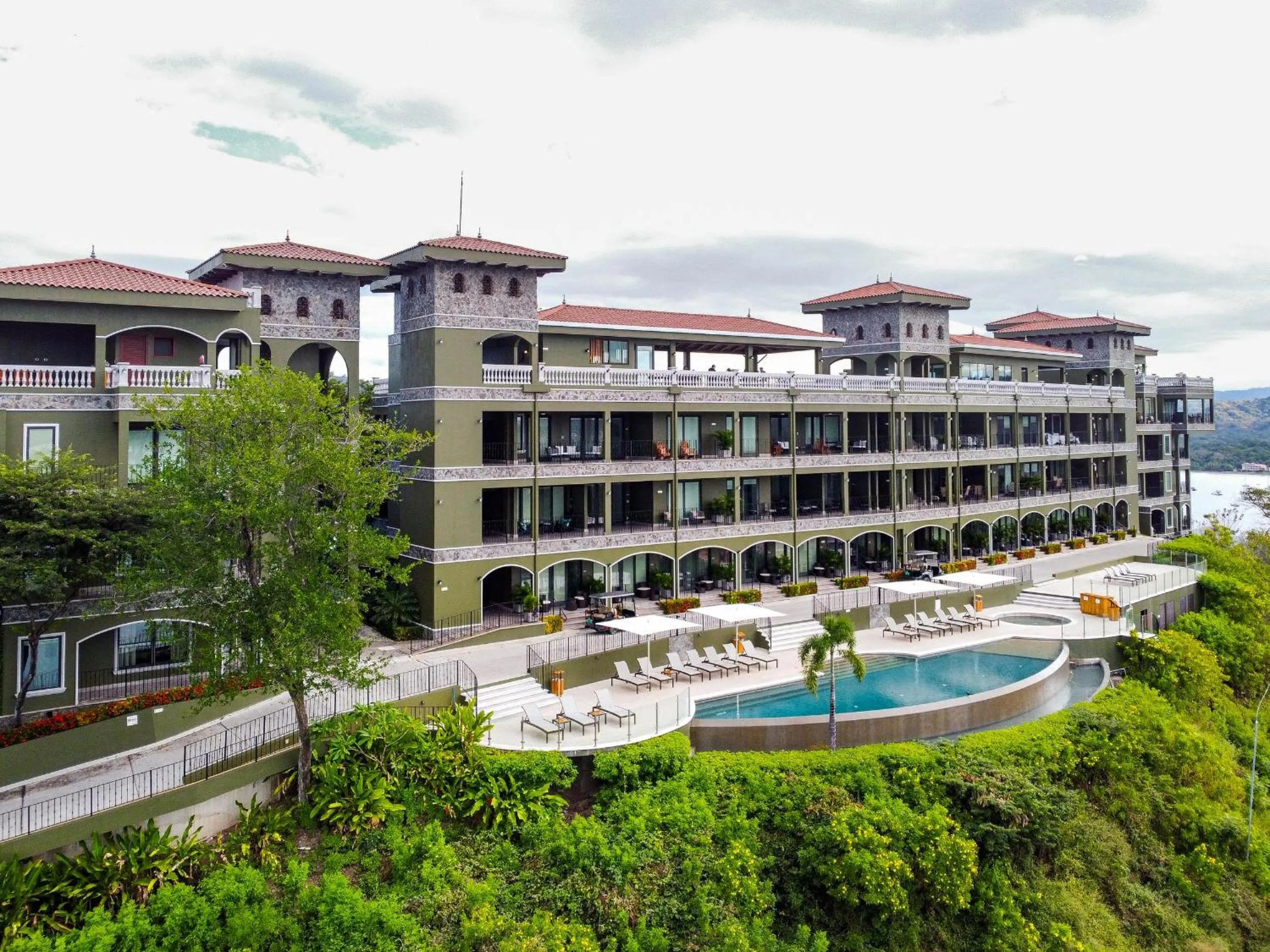Property building in 360 Splendor Del Pacifico Residences