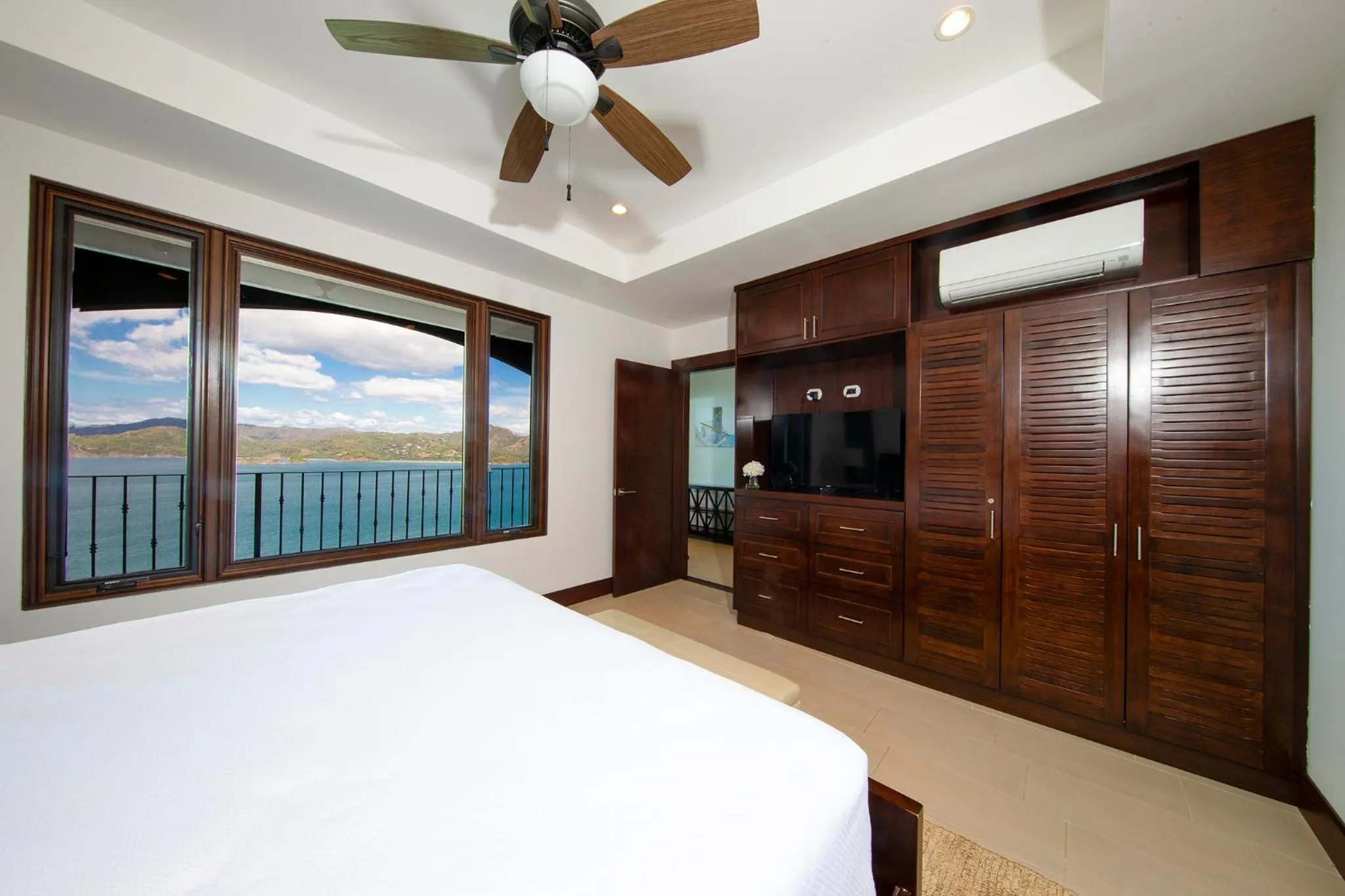 Bedroom, Bed in 360 Splendor Del Pacifico Residences