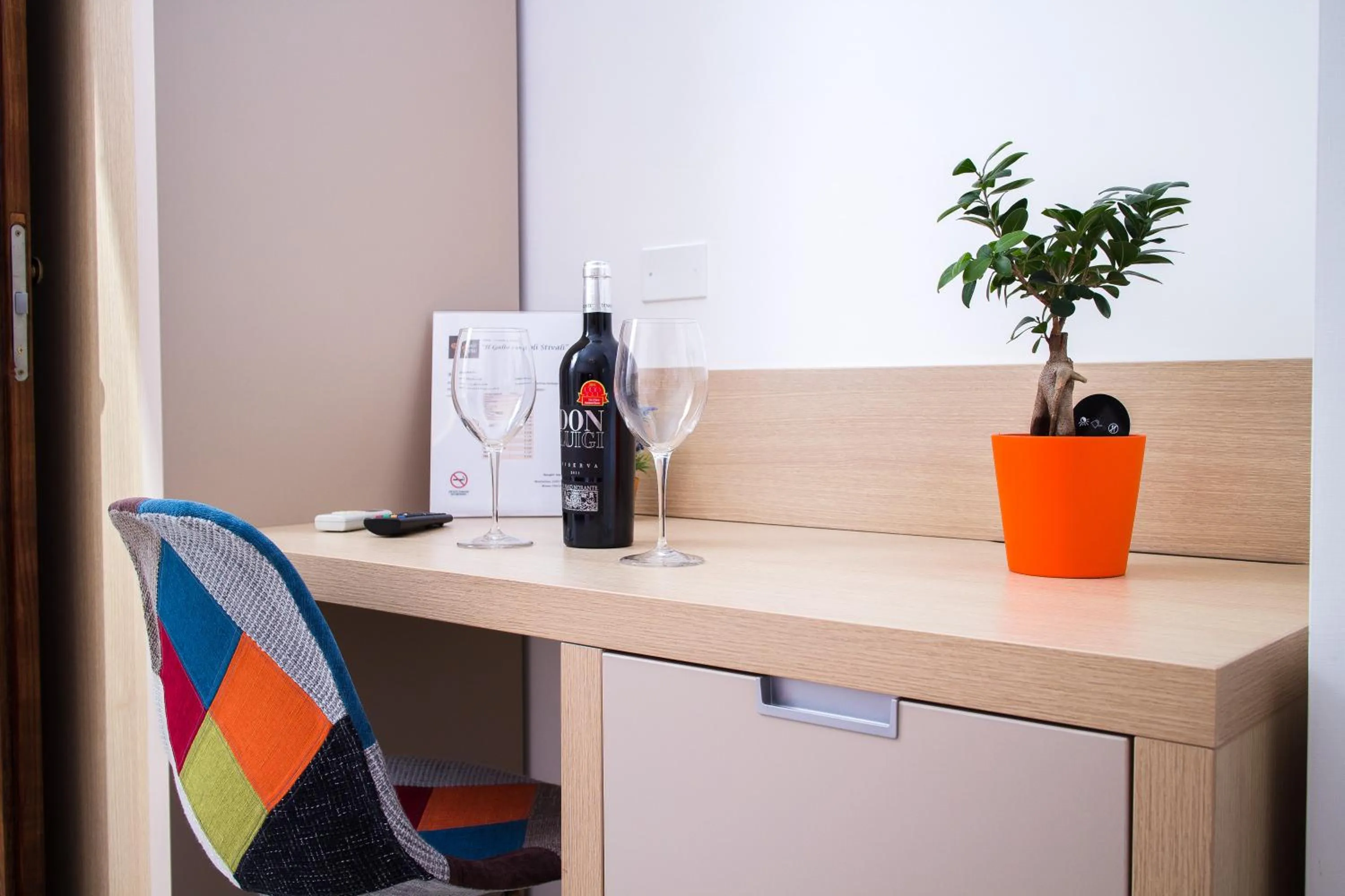 Decorative detail in Il Gallo Con Gli Stivali