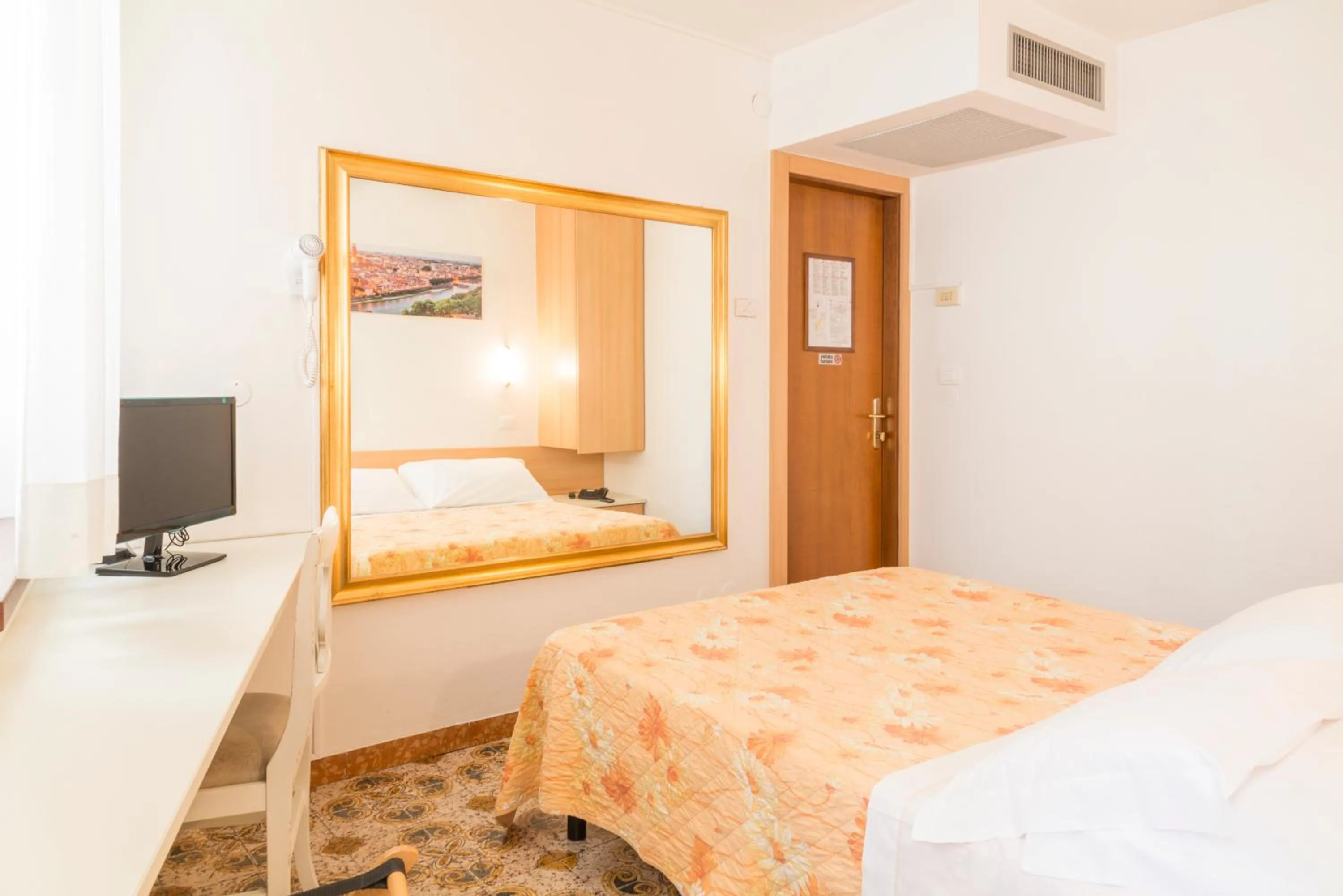 Bed in Albergo Trento