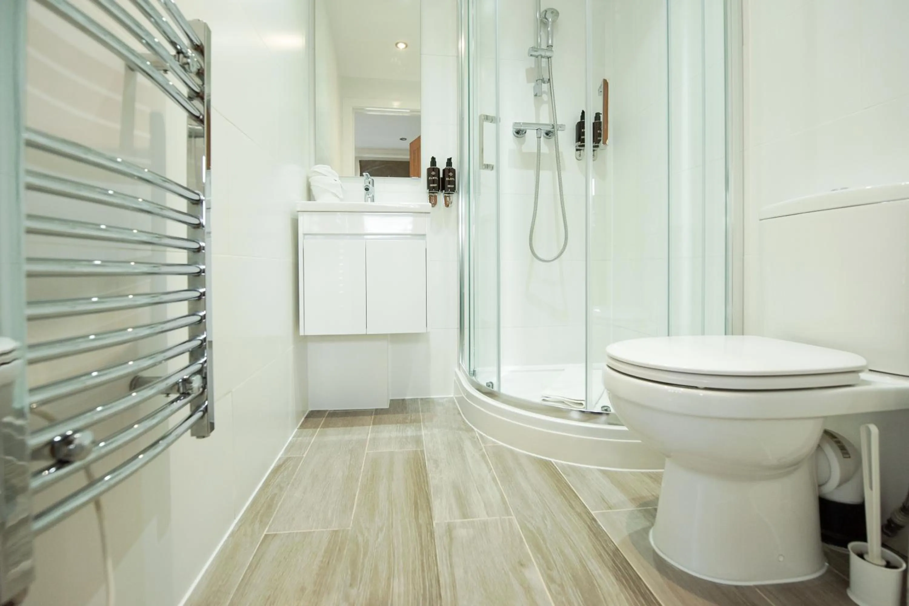 Shower in Malthouse Court