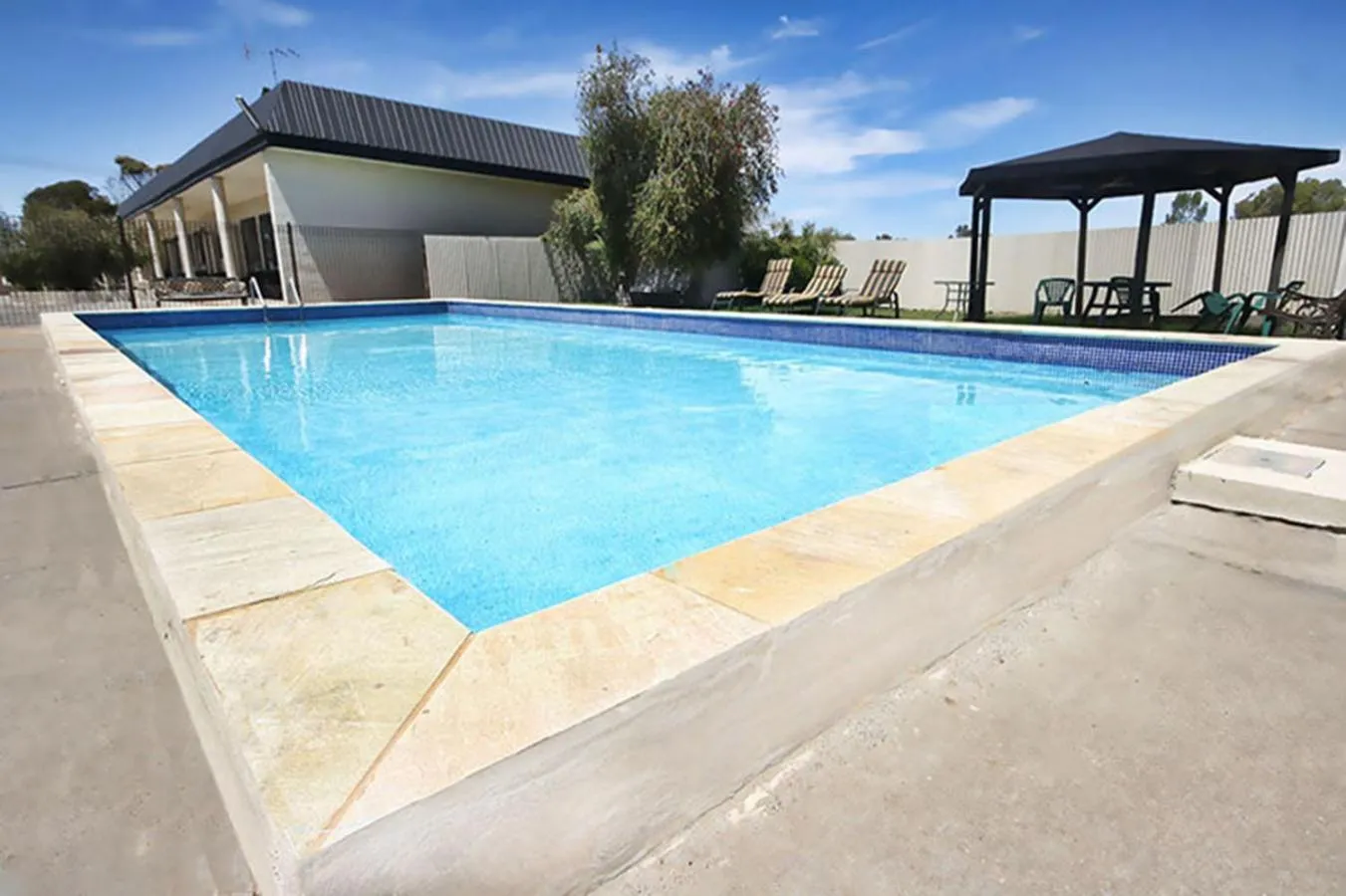 Swimming pool in Kerang Valley Resort