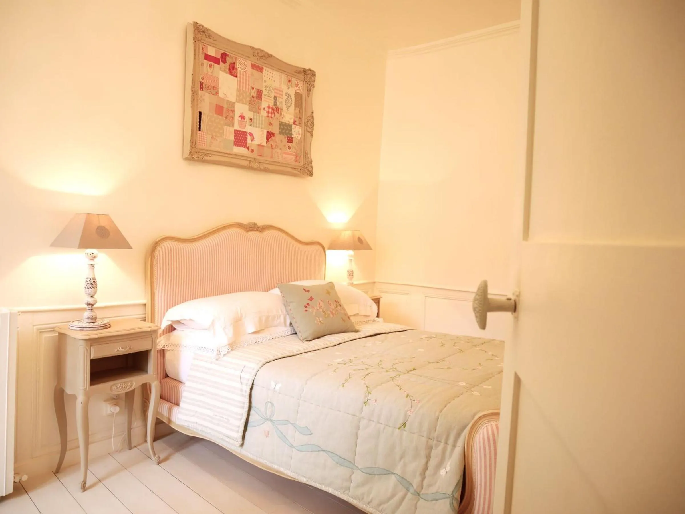 Decorative detail, Bed in L'Arbre D'Ange